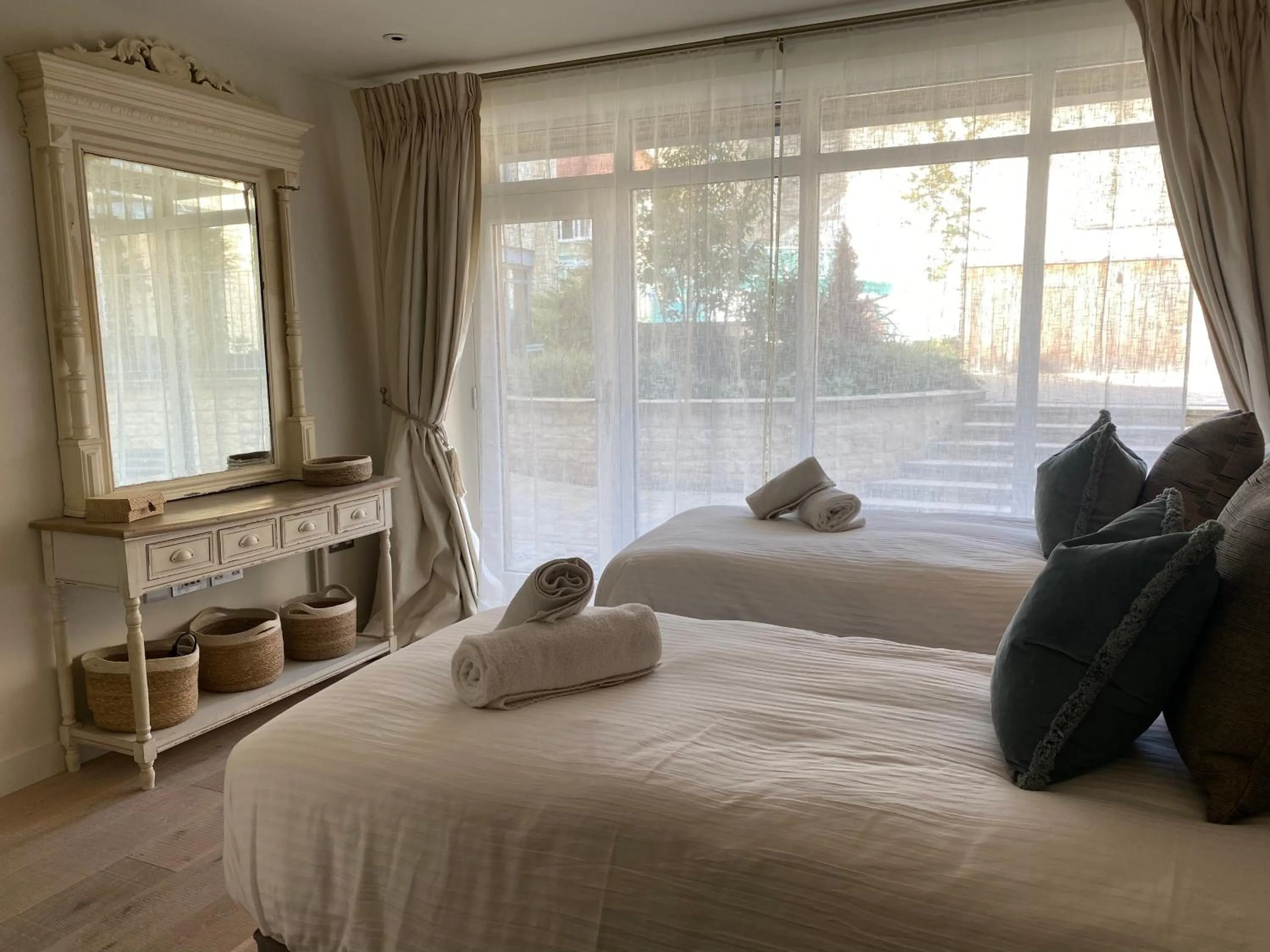 Bedroom, Bed in Walcot Yard with parking, Bath Keys