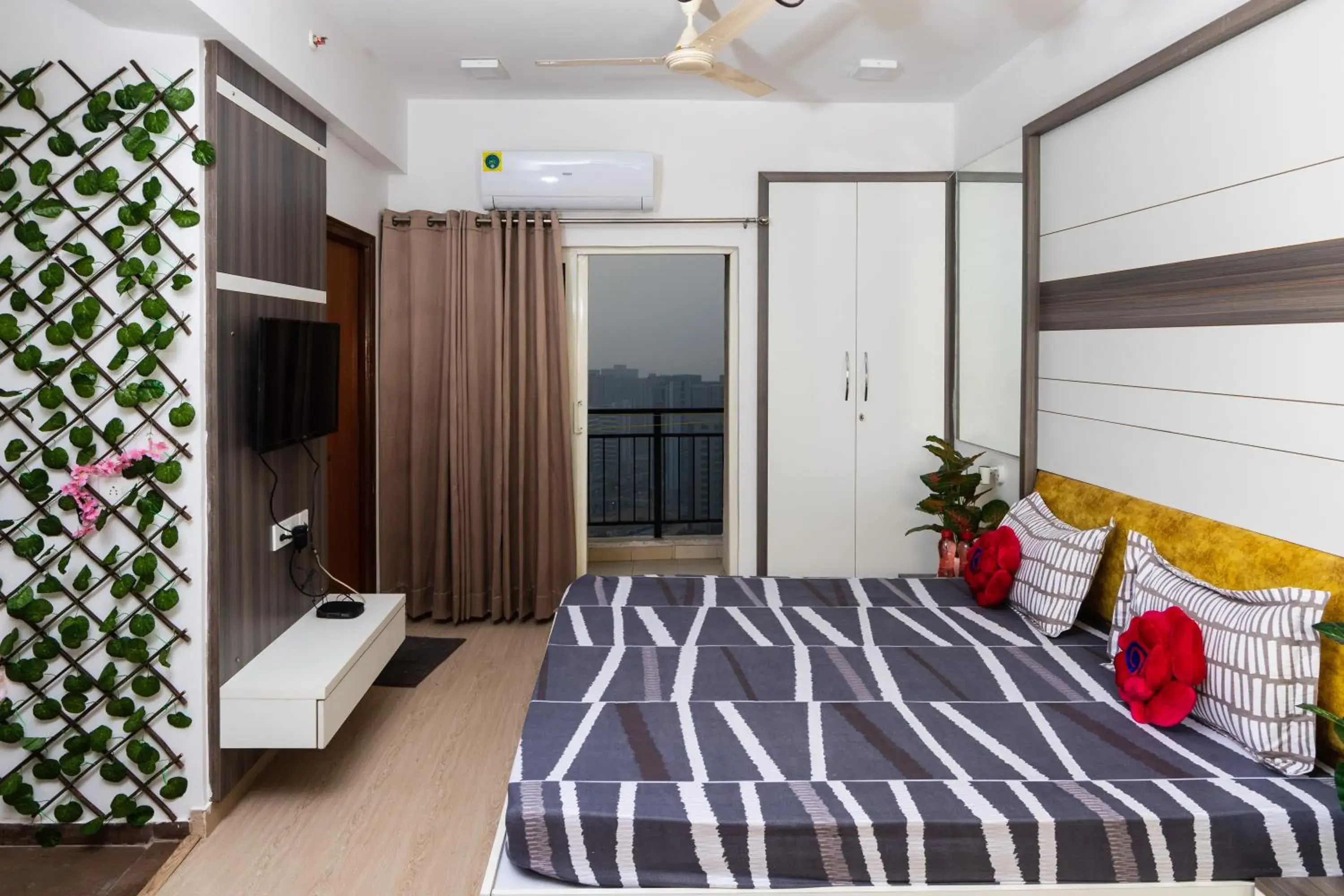 Superior Apartment with Balcony in Richa's Home Superior Apartment with Balcony in Richa's Home