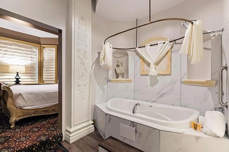 Bed in Chateau Avalon