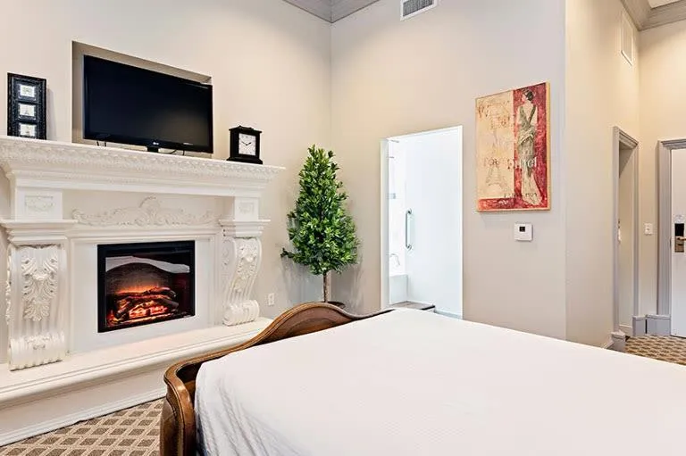 Bed in Chateau Avalon