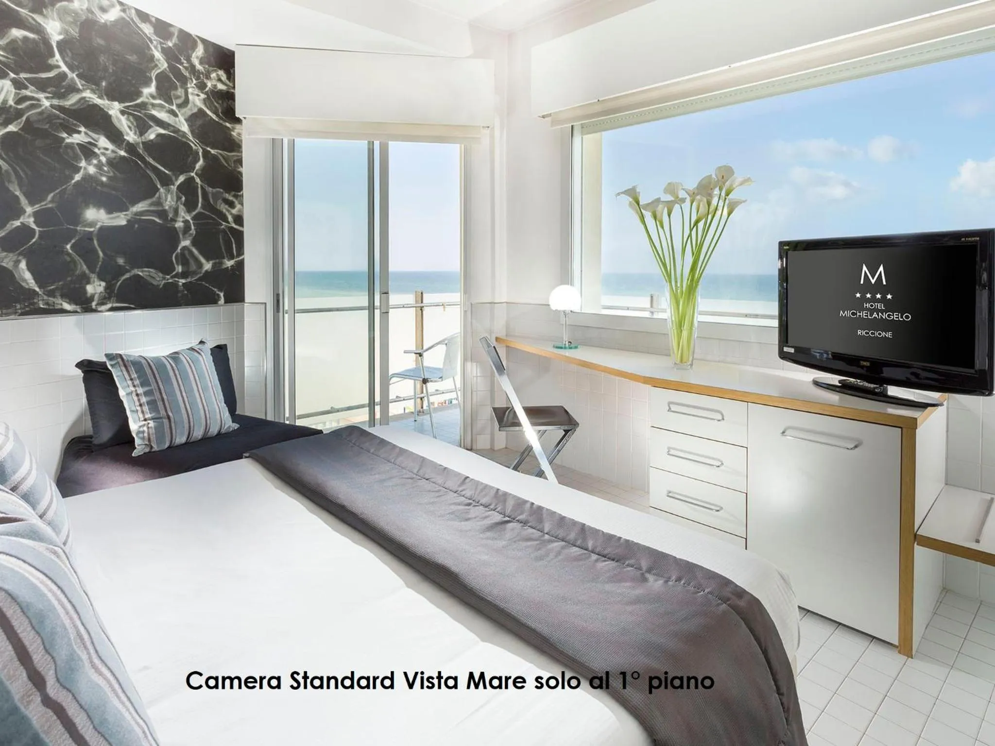 Bed in Hotel Michelangelo