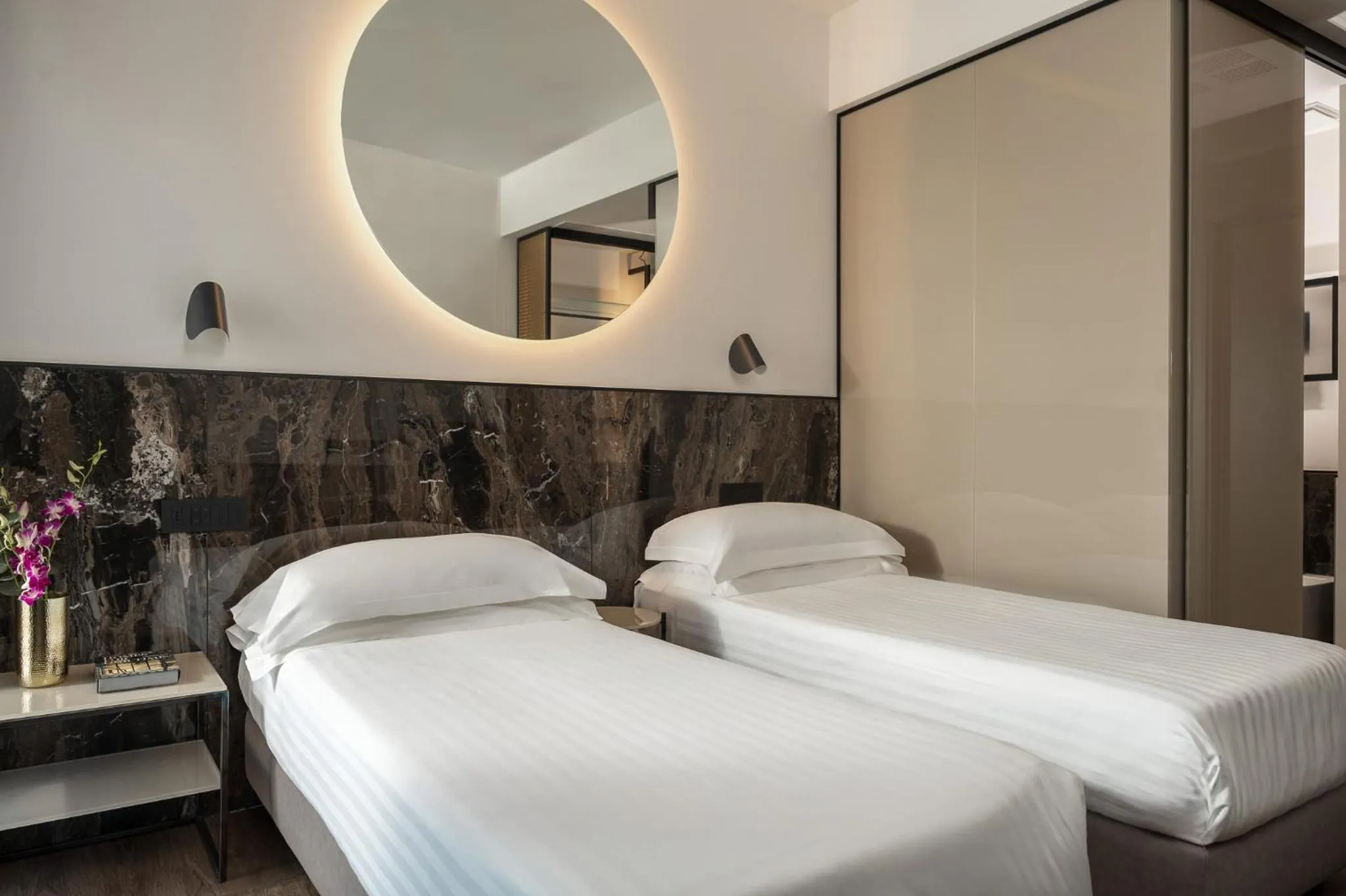 Bed in Hotel Michelangelo