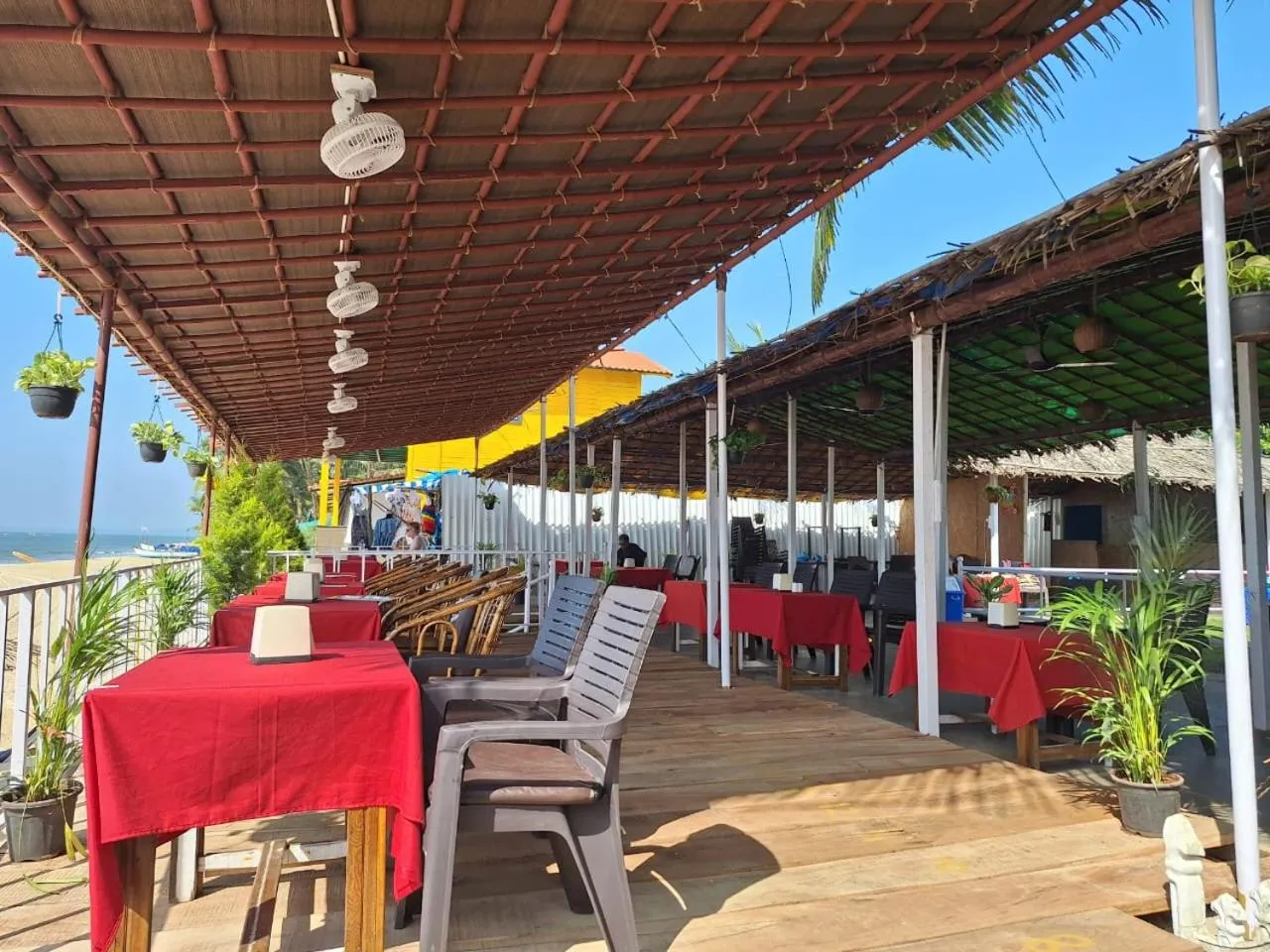 Restaurant/places to eat in Happy Shack Beach And Wooden Huts