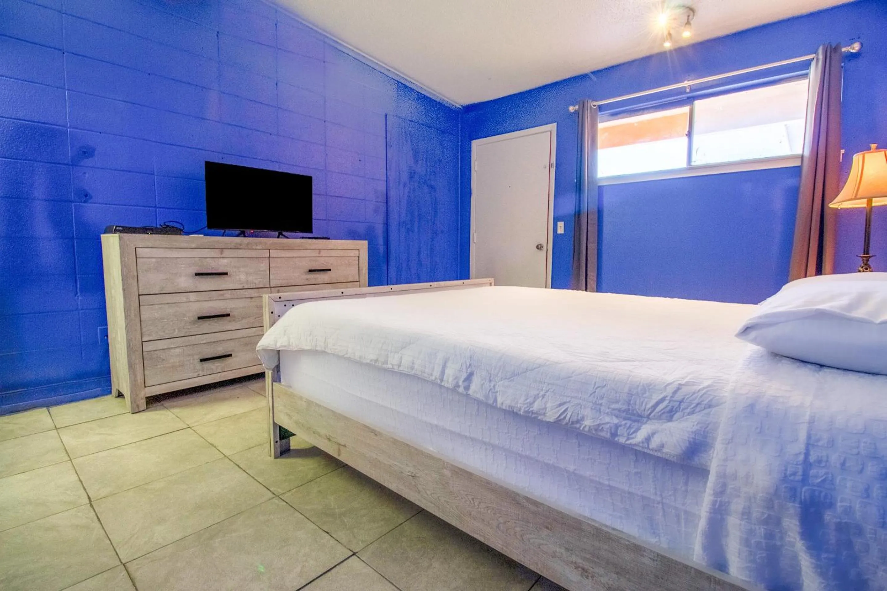 Bedroom, Bed in Wheeler Inn Texas, US - 83 By OYO