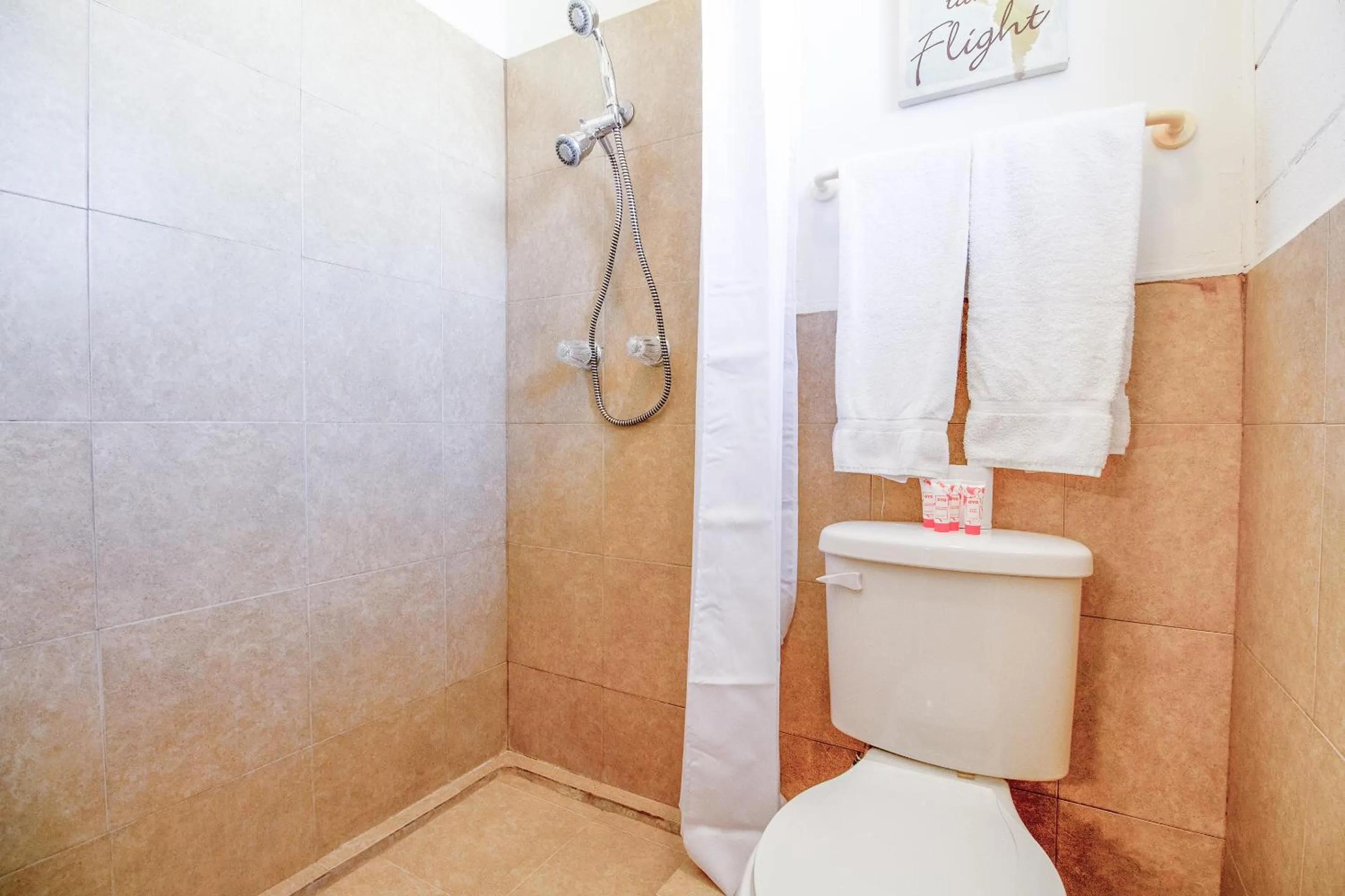 Bathroom in Wheeler Inn Texas, US - 83 By OYO