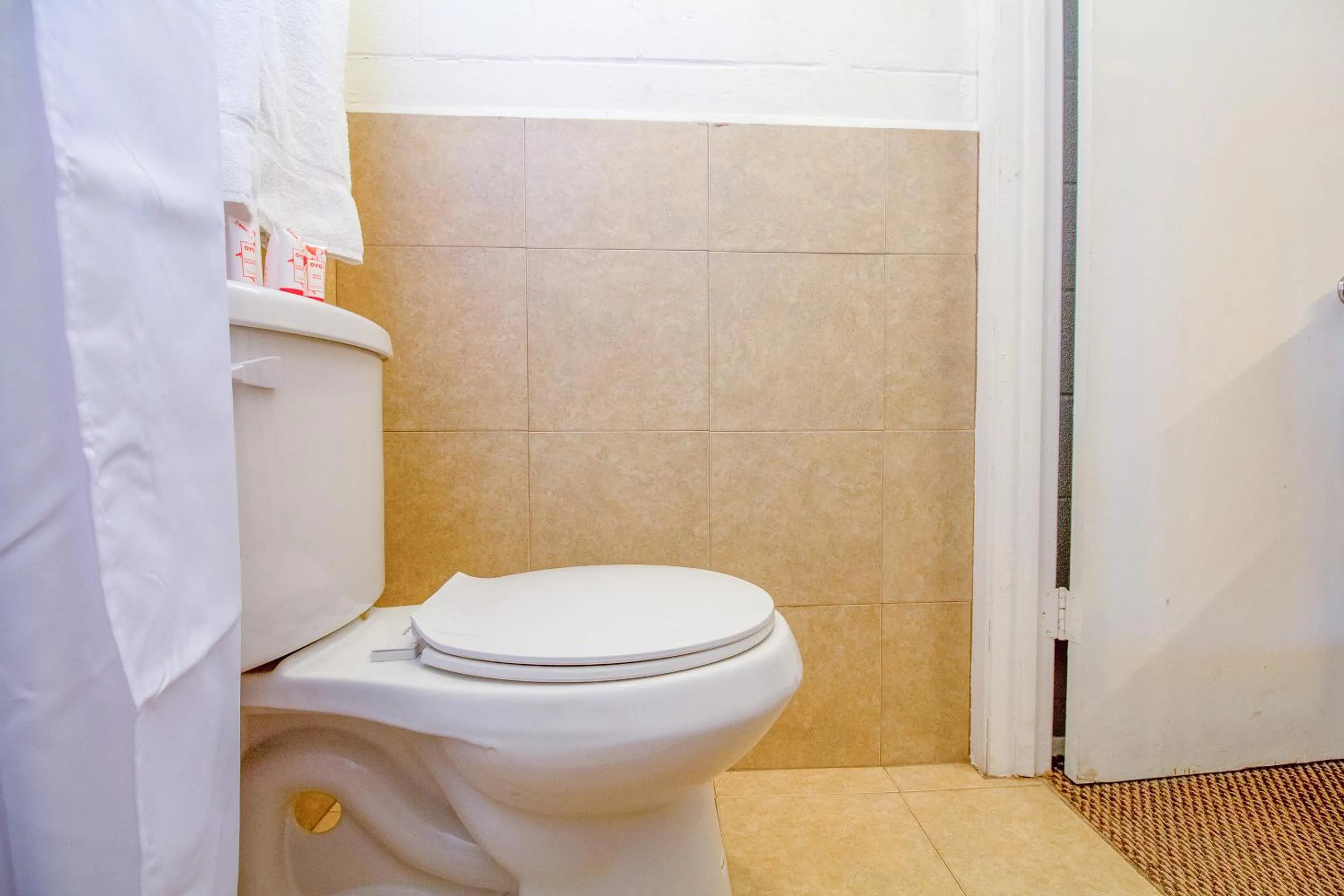 Bathroom in Wheeler Inn Texas, US - 83 By OYO