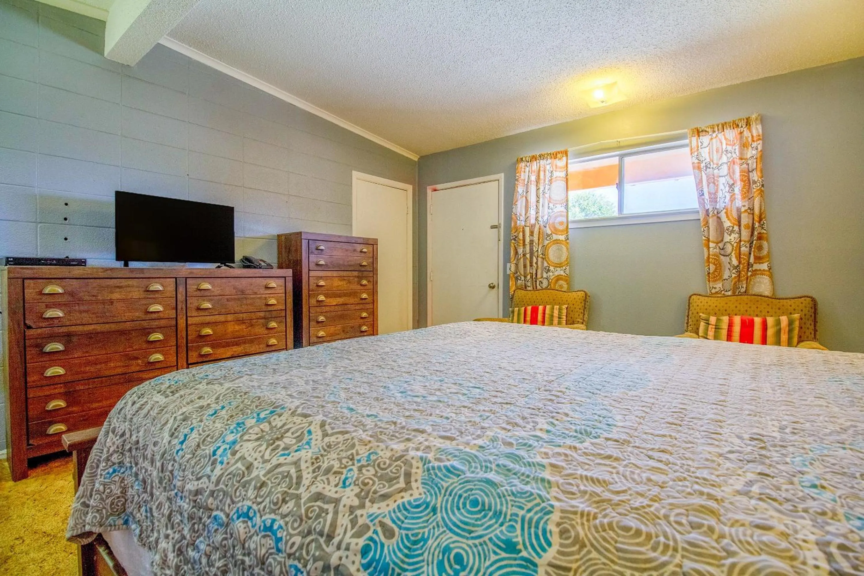 Bedroom, Bed in Wheeler Inn Texas, US - 83 By OYO