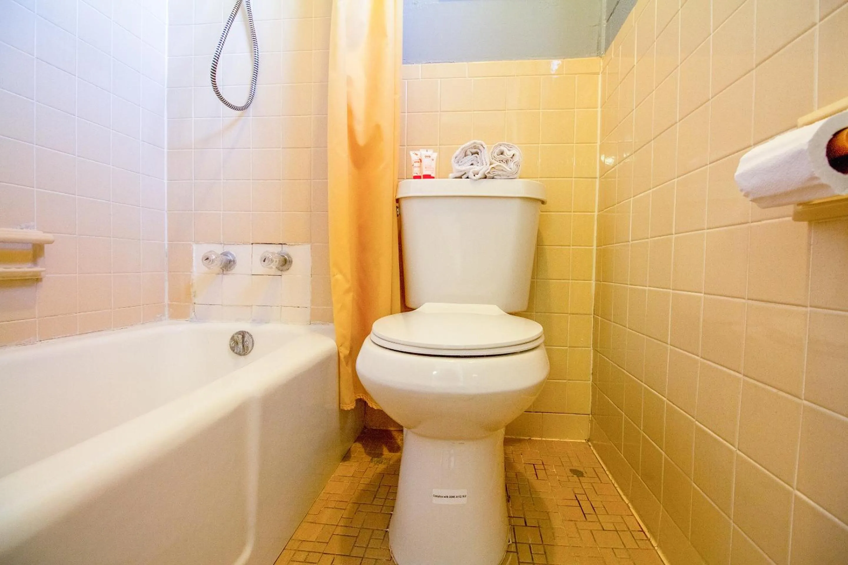 Bathroom in Wheeler Inn Texas, US - 83 By OYO