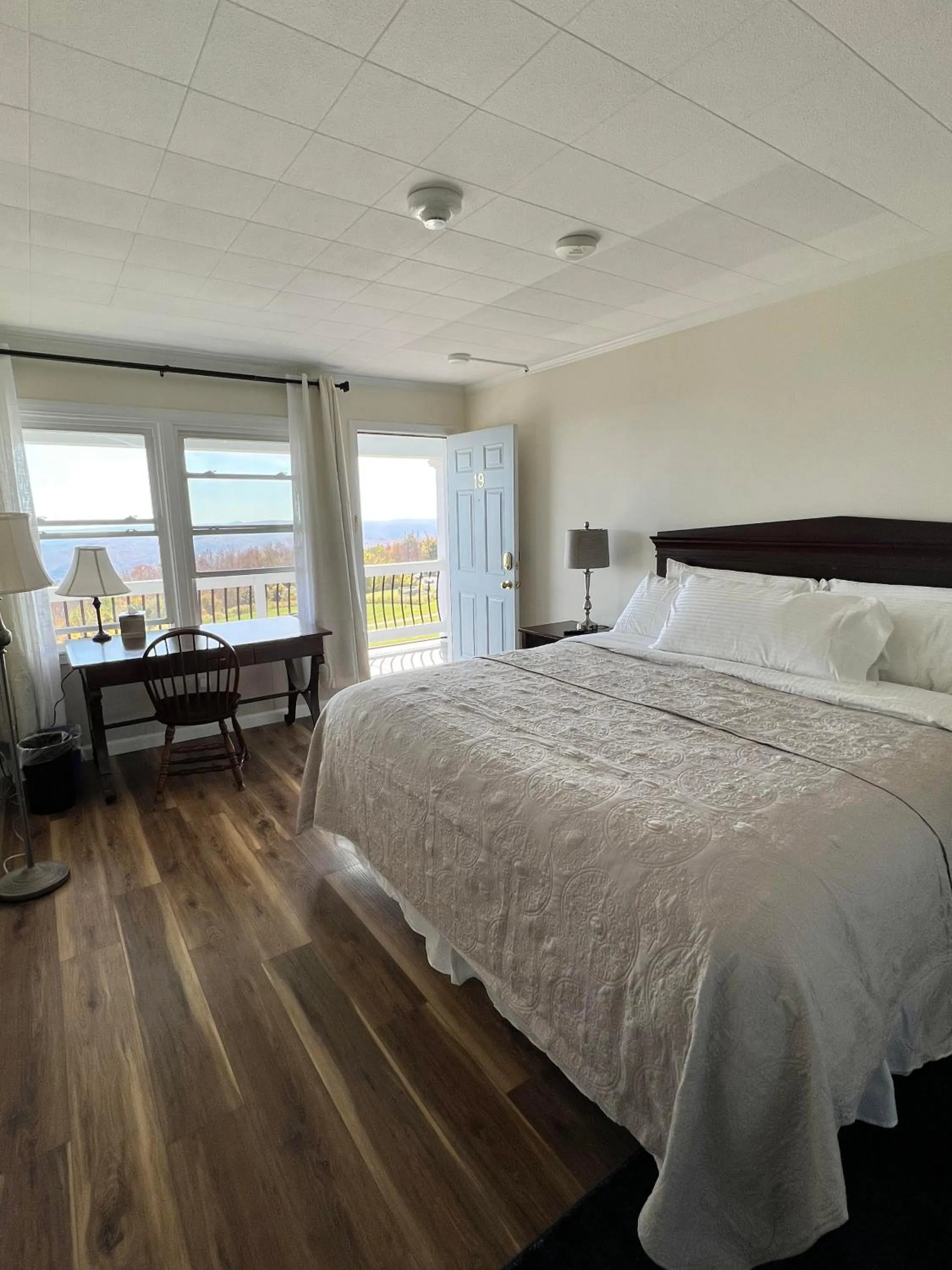 Bedroom, Bed in Blue Vista Motor Lodge