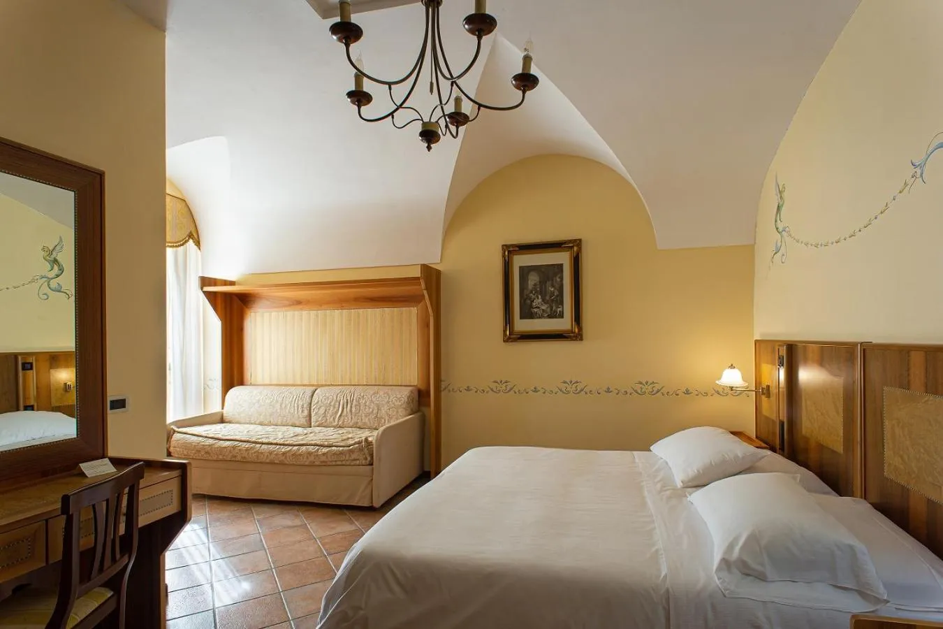 Bedroom, Bed in Villa Tuscolana