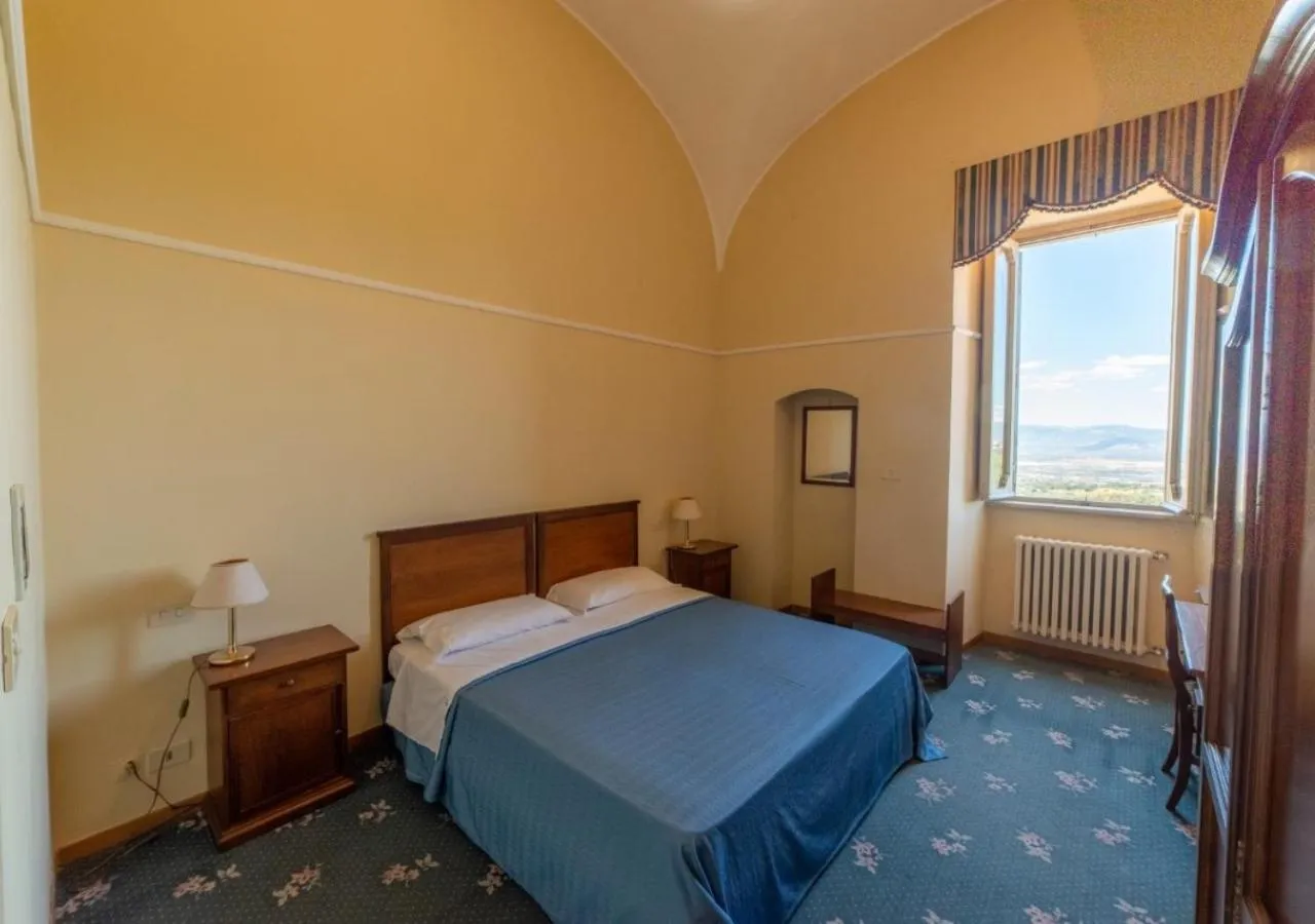 Bedroom, Bed in Villa Tuscolana