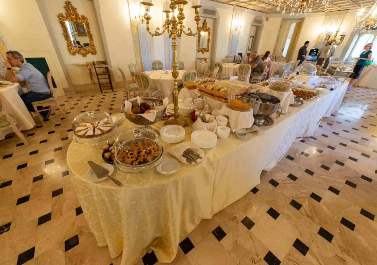 Buffet breakfast in Villa Tuscolana