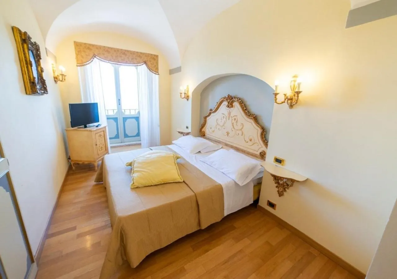 Bedroom, Bed in Villa Tuscolana