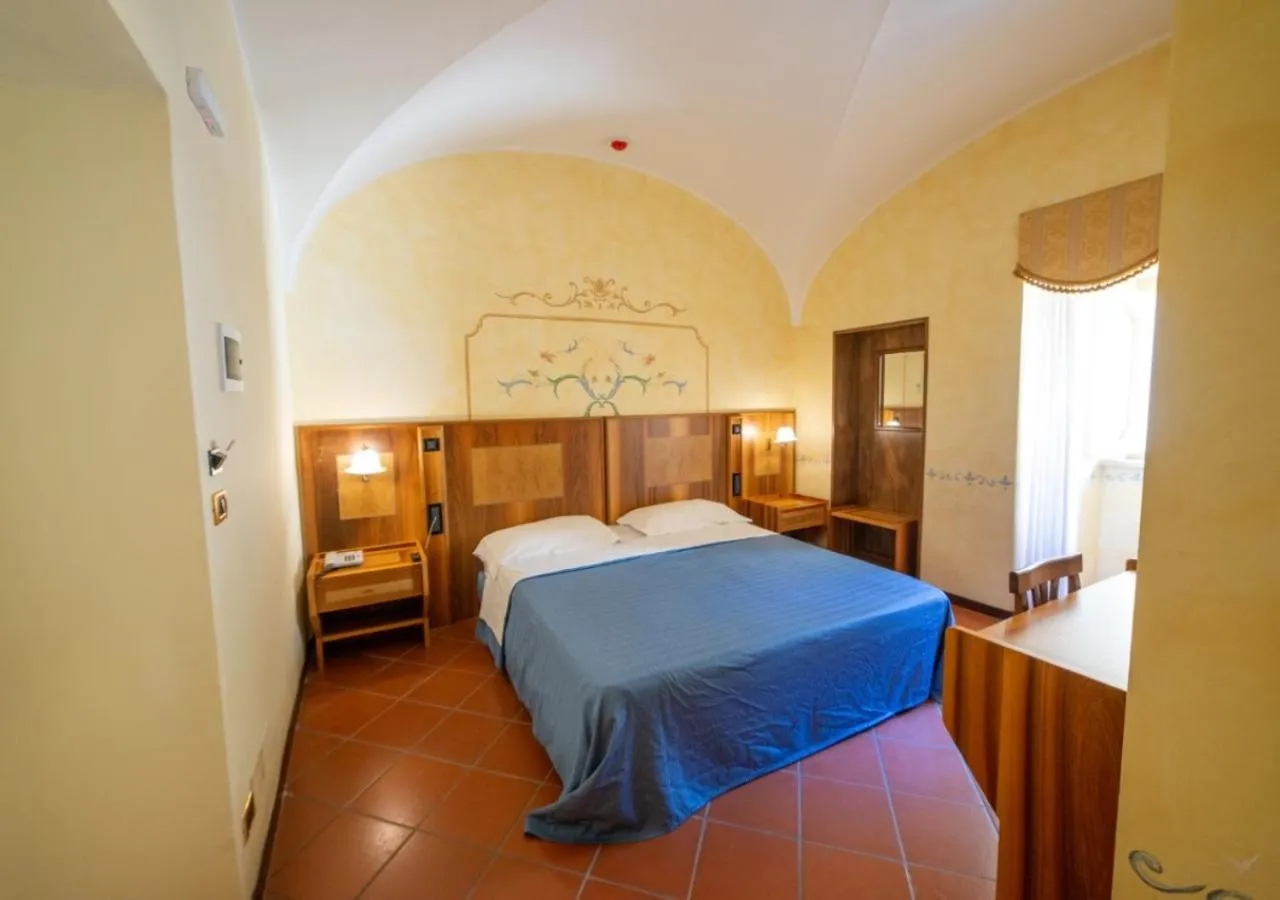 Bedroom, Bed in Villa Tuscolana