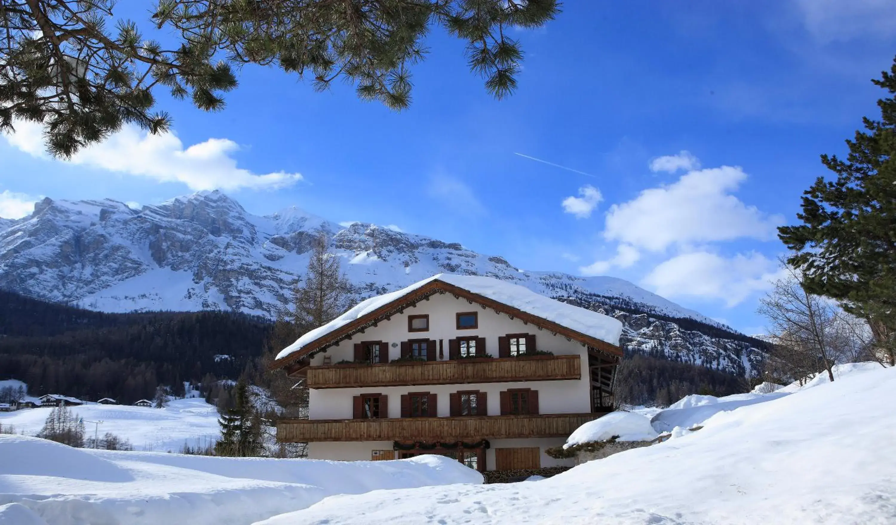 Property building in Hotel Menardi Property building in Hotel Menardi