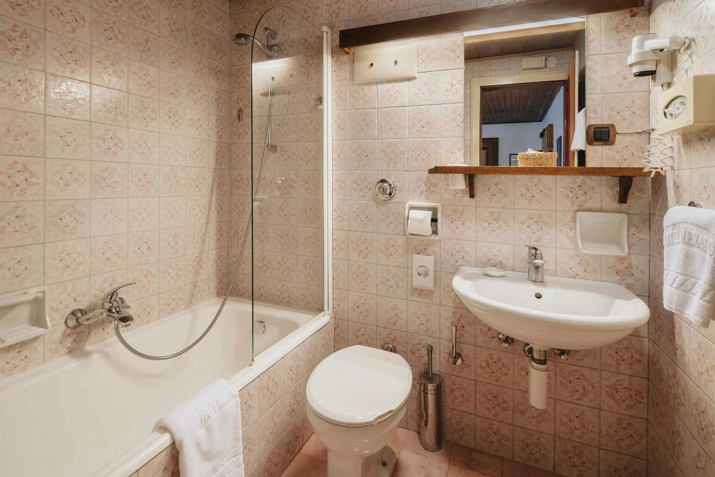 Bathroom in Hotel Menardi