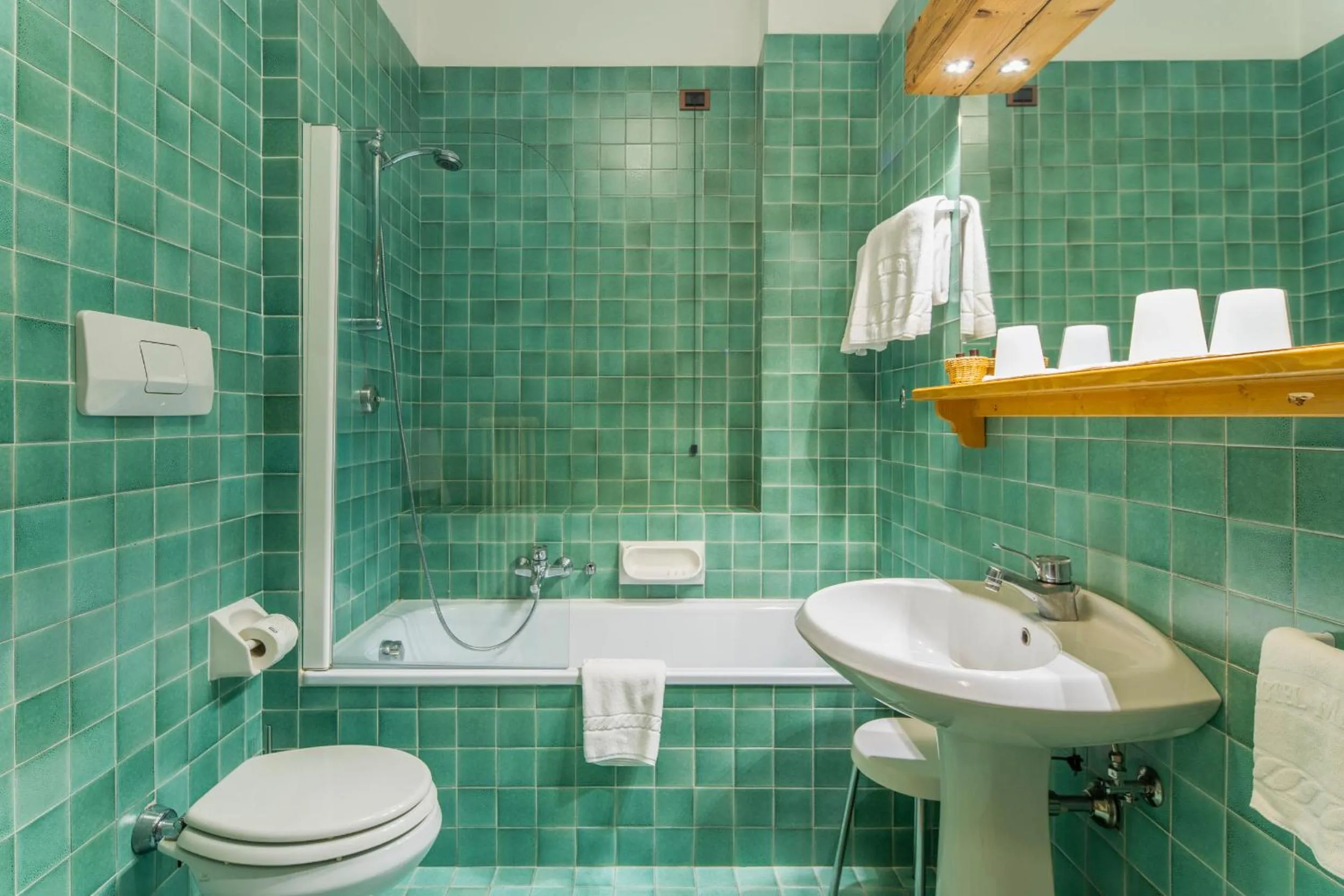 Bathroom in Hotel Menardi