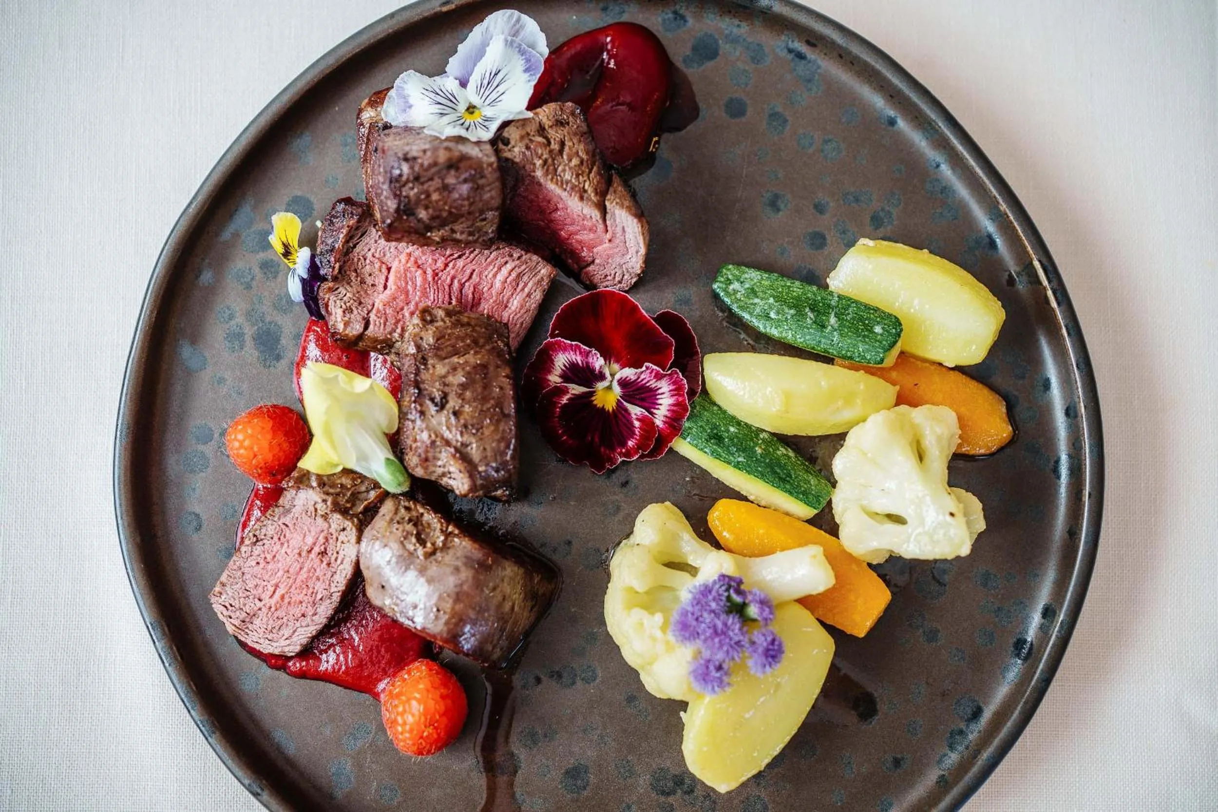 Restaurant/places to eat in Hotel Menardi