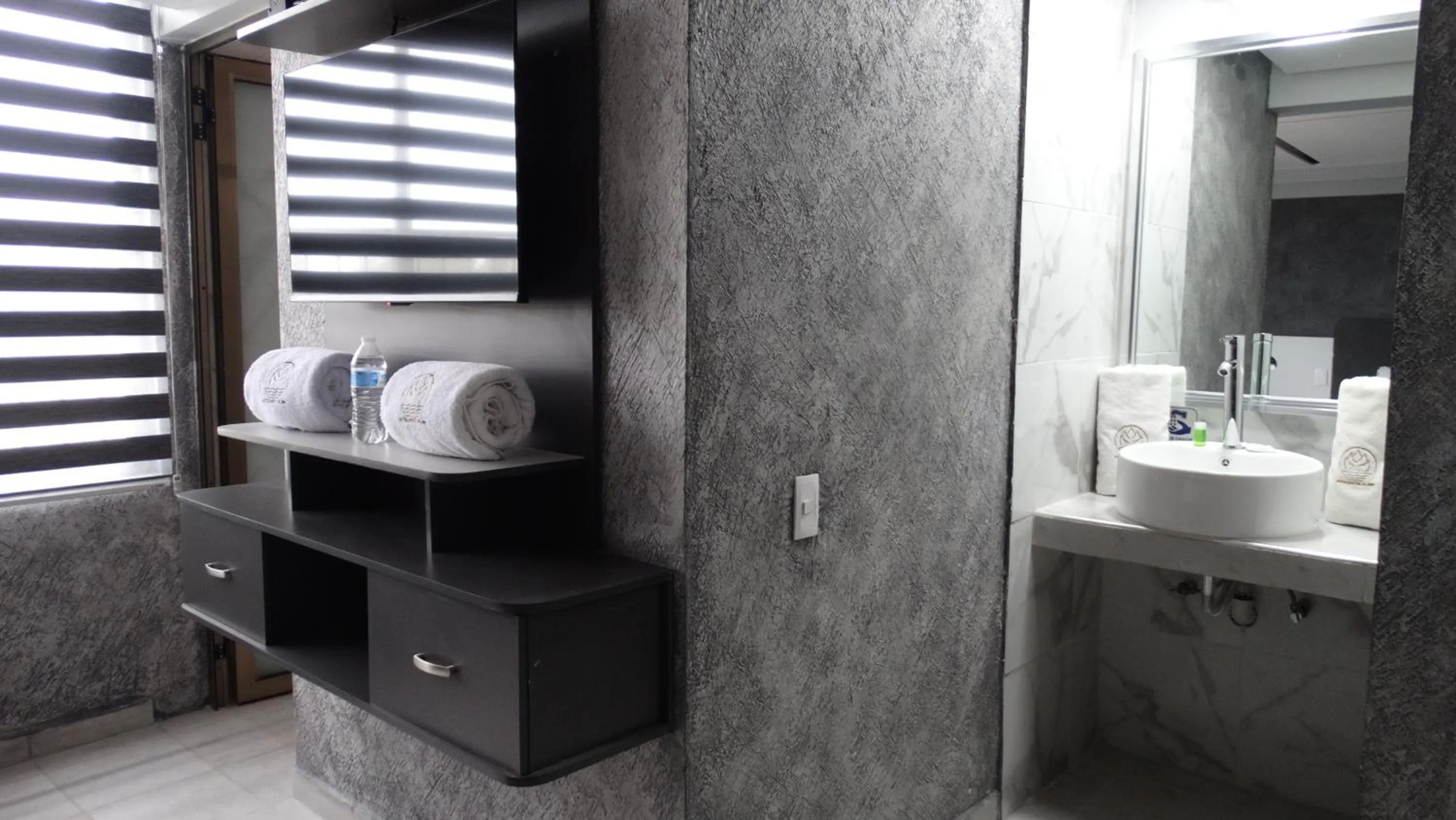 Toilet in MOTEL & HOTEL ALJIBE