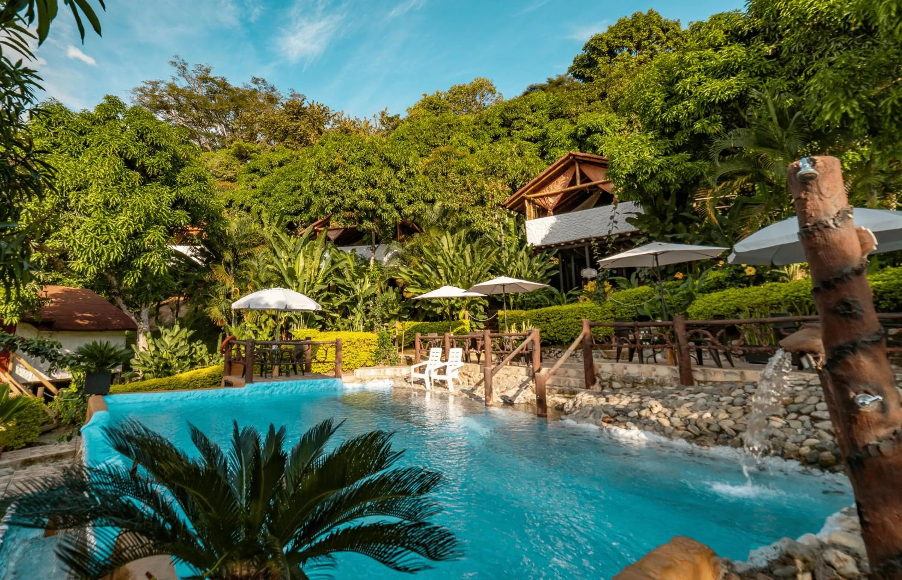 Swimming pool in Glamping Mirador Santa Fe-Sopetran