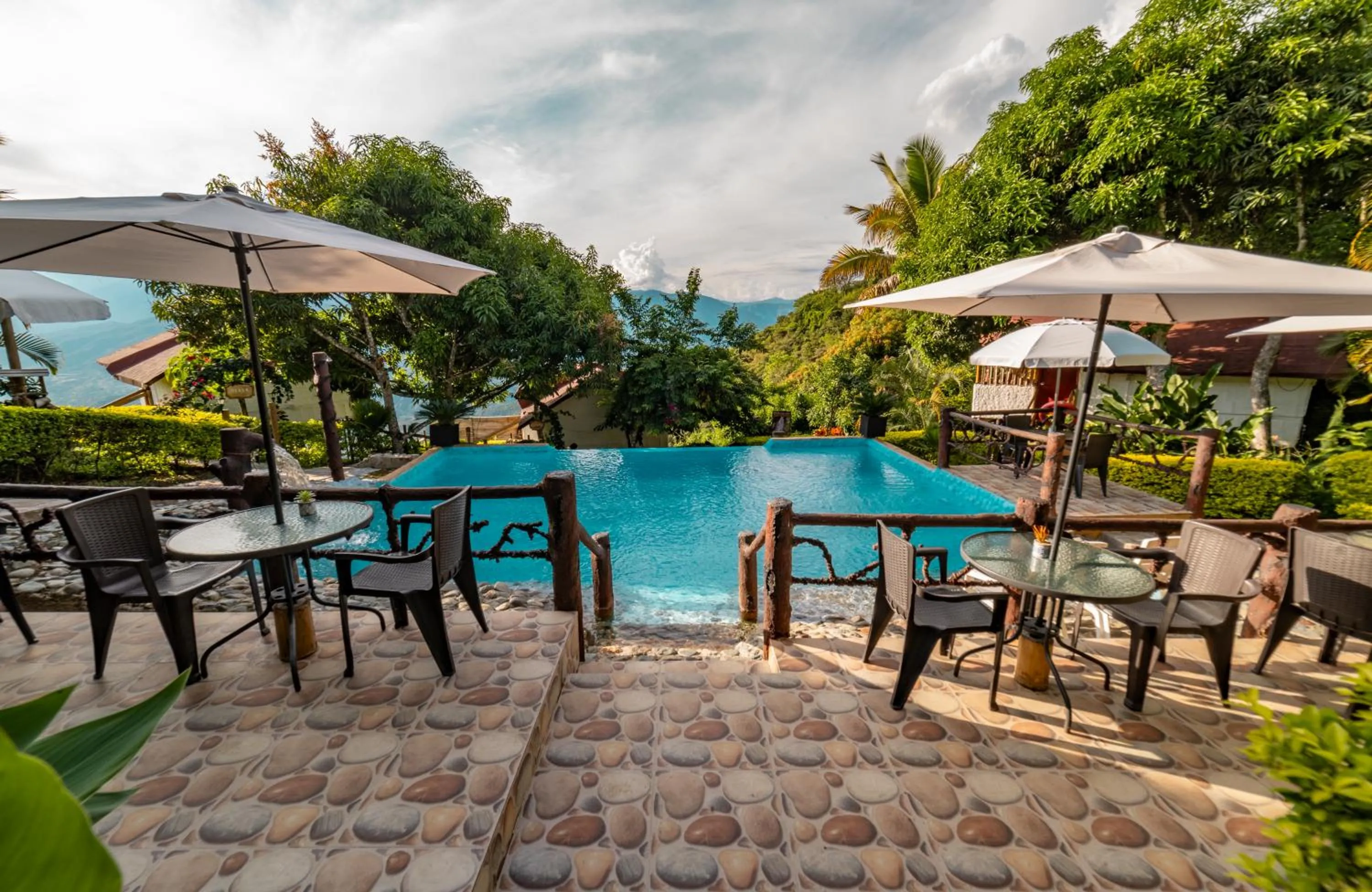 Swimming pool in Glamping Mirador Santa Fe-Sopetran