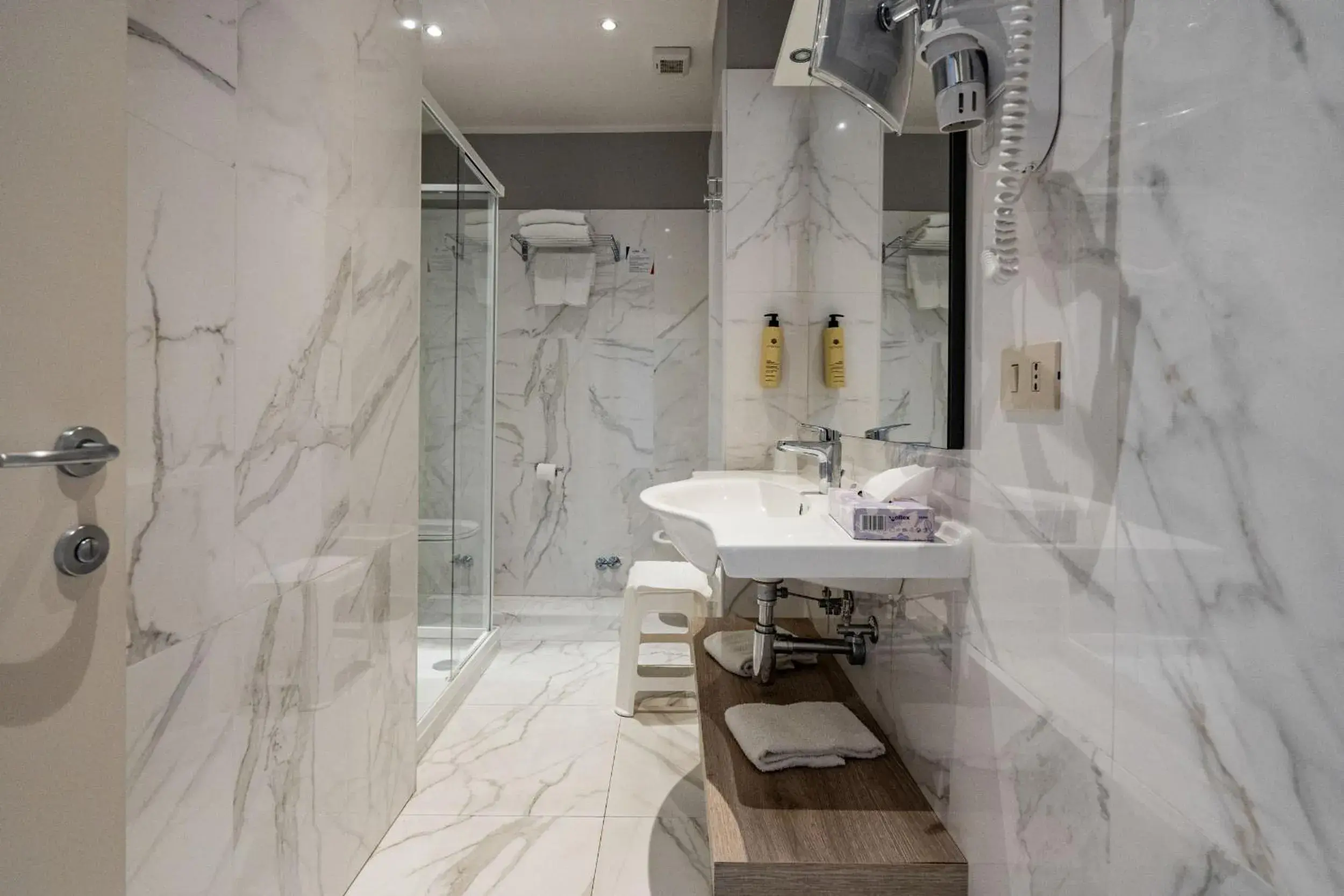 Bathroom in Hotel Olimpia Bathroom in Hotel Olimpia