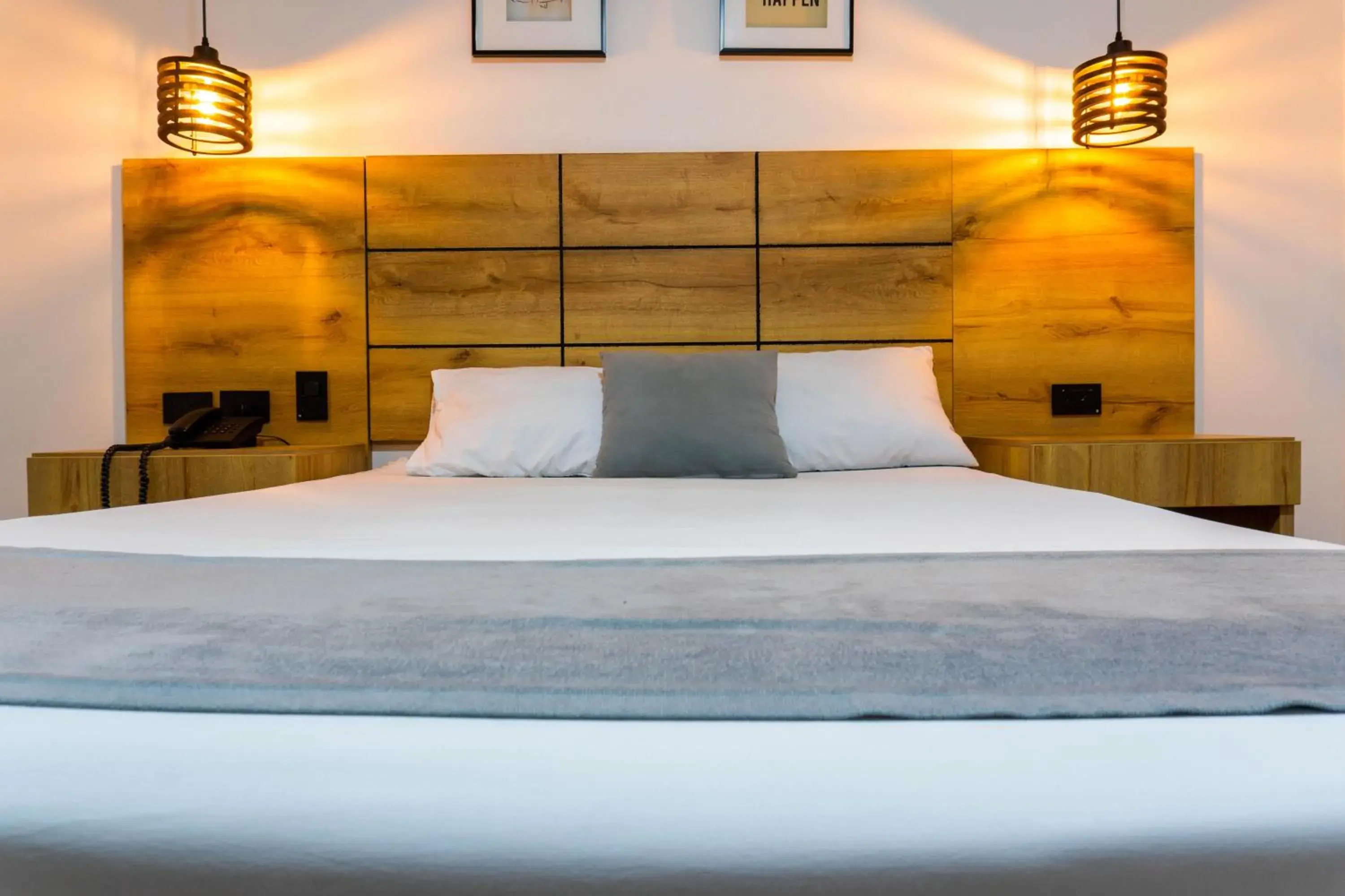 Standard Queen Room - single occupancy in Hotel California City Standard Queen Room - single occupancy in Hotel California City