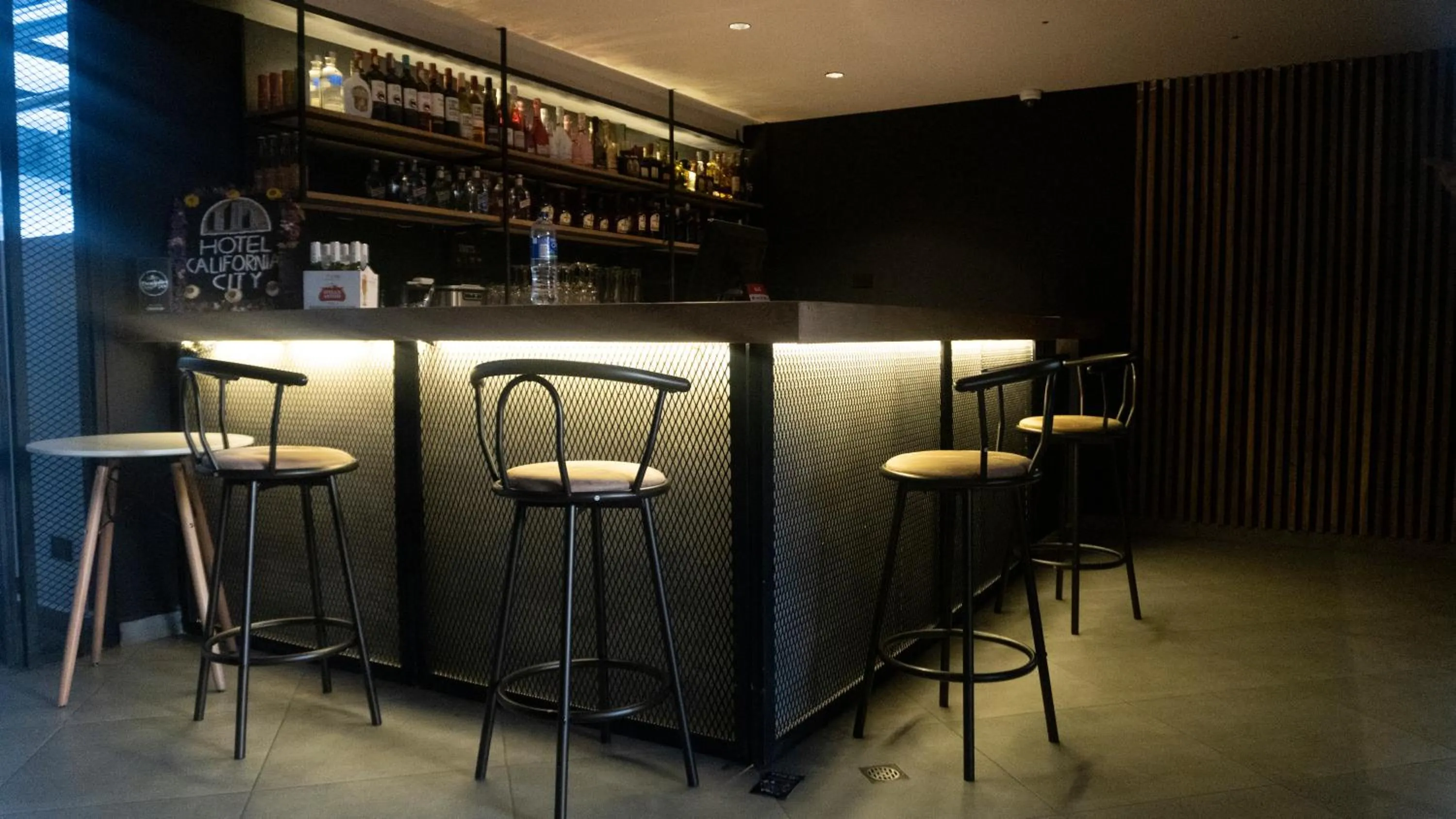 Restaurant/places to eat in Hotel California City