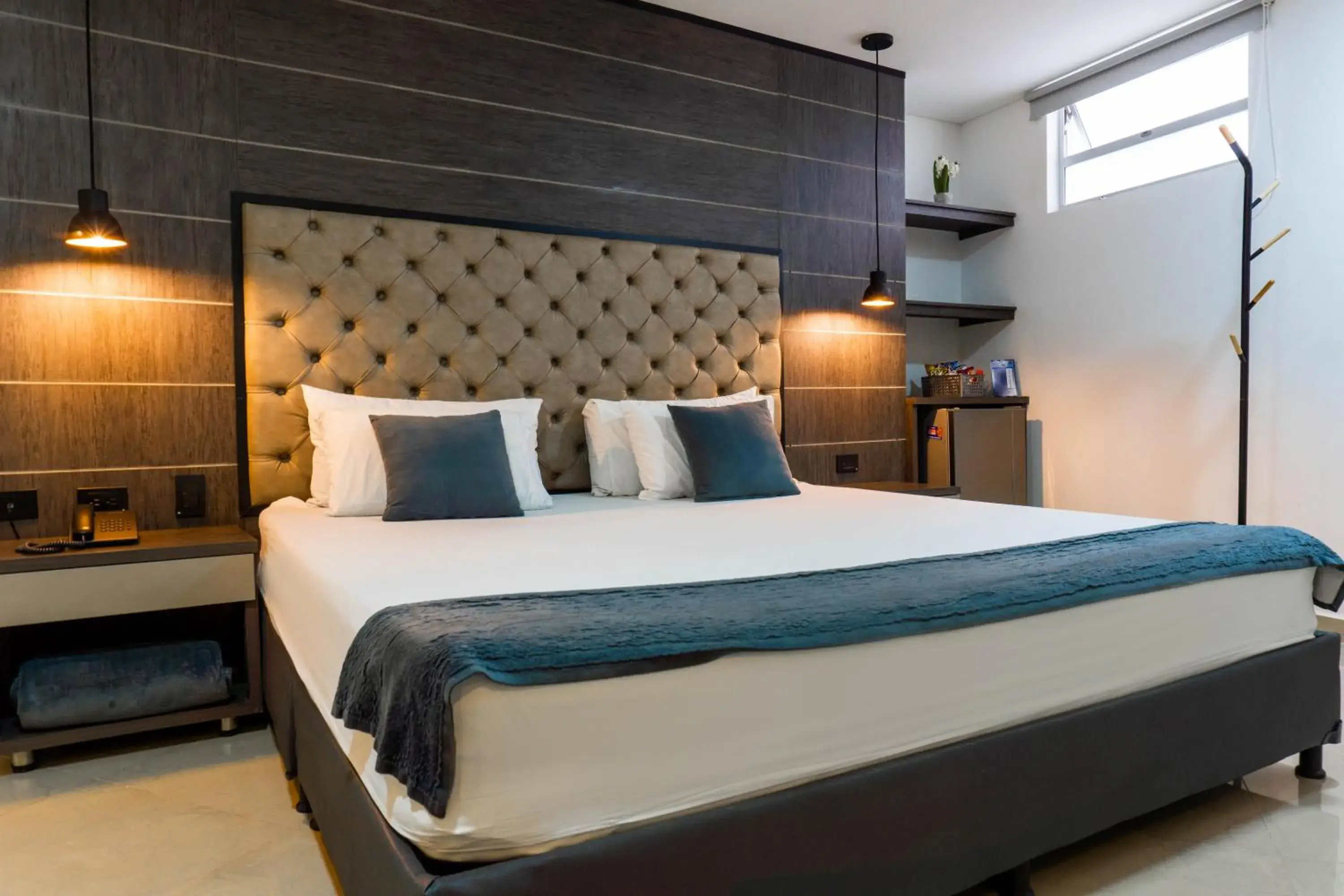 Deluxe Queen Room - single occupancy in Hotel California City Deluxe Queen Room - single occupancy in Hotel California City