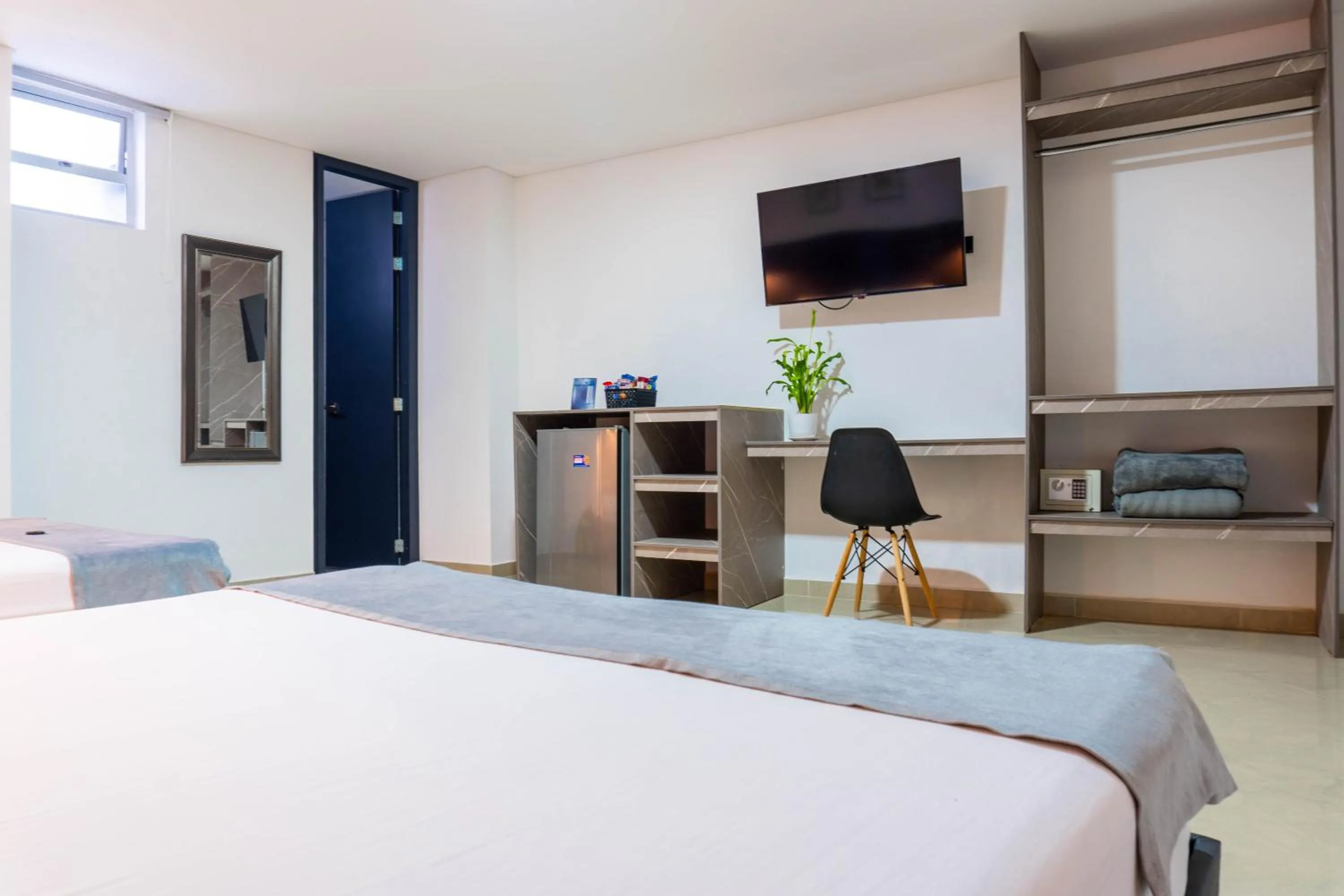 Bed in Hotel California City