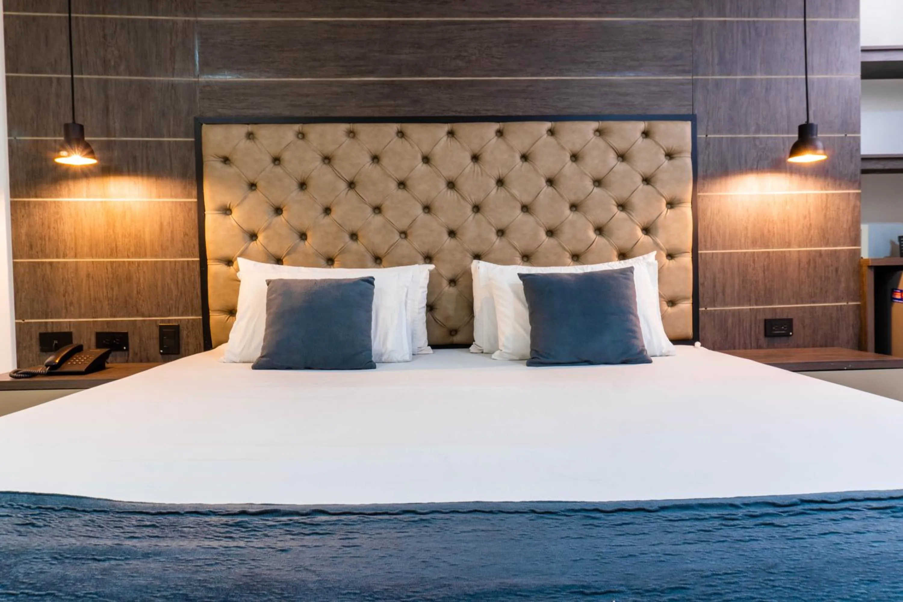 Bed in Hotel California City