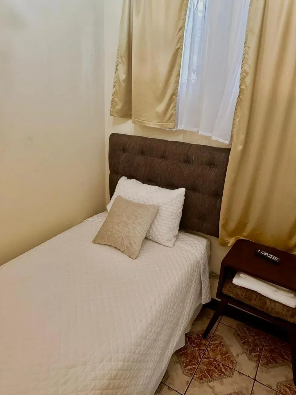 Single Room with Shared Bathroom in Real Marquez Hotel Single Room with Shared Bathroom in Real Marquez Hotel