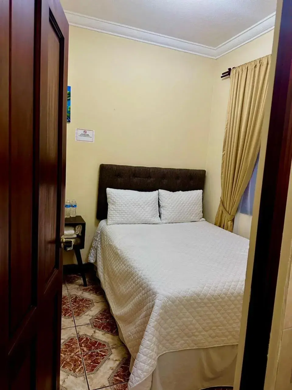 Standard Double Room with Shared Bathroom in Real Marquez Hotel Standard Double Room with Shared Bathroom in Real Marquez Hotel