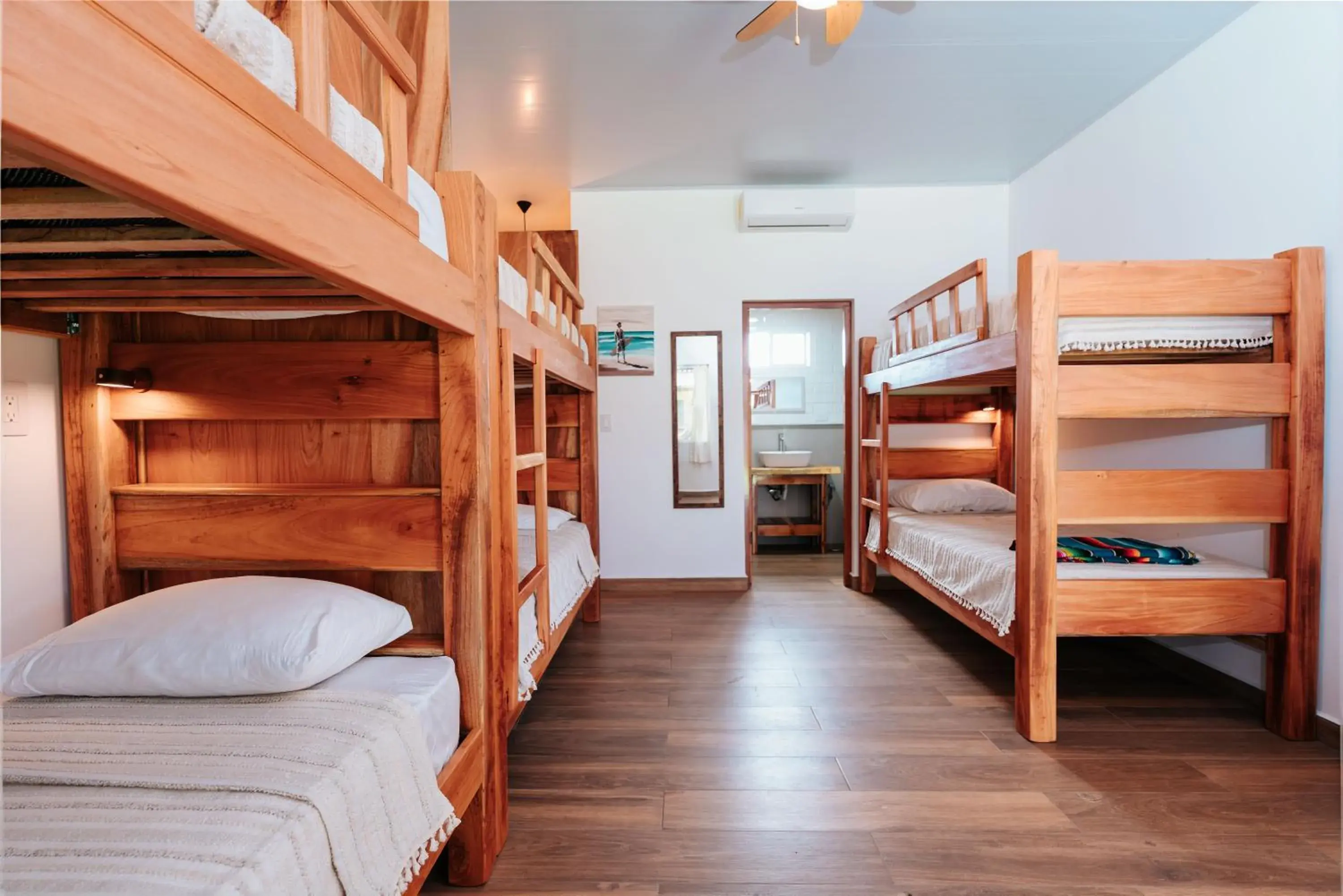 Bed in 6-Bed Mixed Dormitory Room in Beach Break Hotel & Surf Camp de Playa Venao Bed in 6-Bed Mixed Dormitory Room in Beach Break Hotel & Surf Camp de Playa Venao