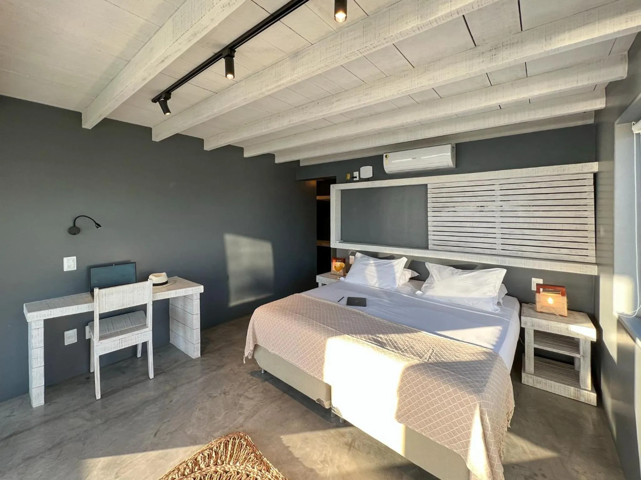 Bedroom, Bed in Club de Mar Condo Hotel