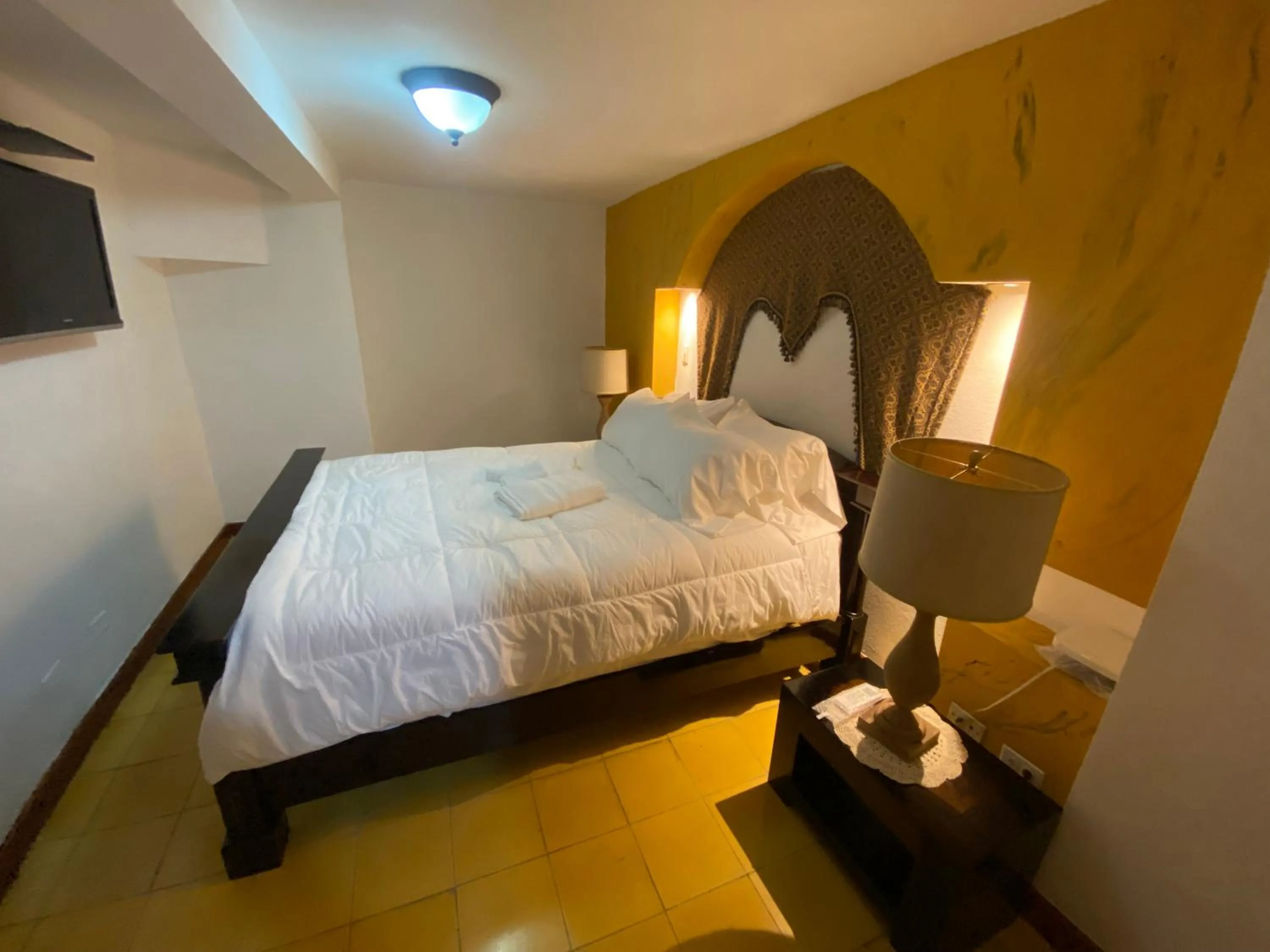 Bedroom, Bed in Oasis Hotel