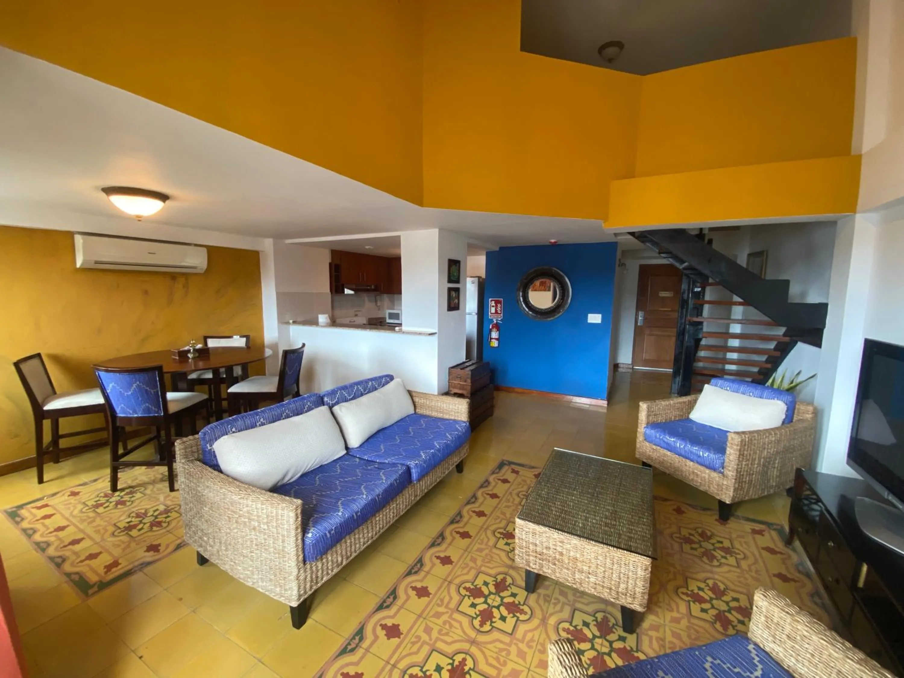 Communal lounge/ TV room, Bed in Oasis Hotel