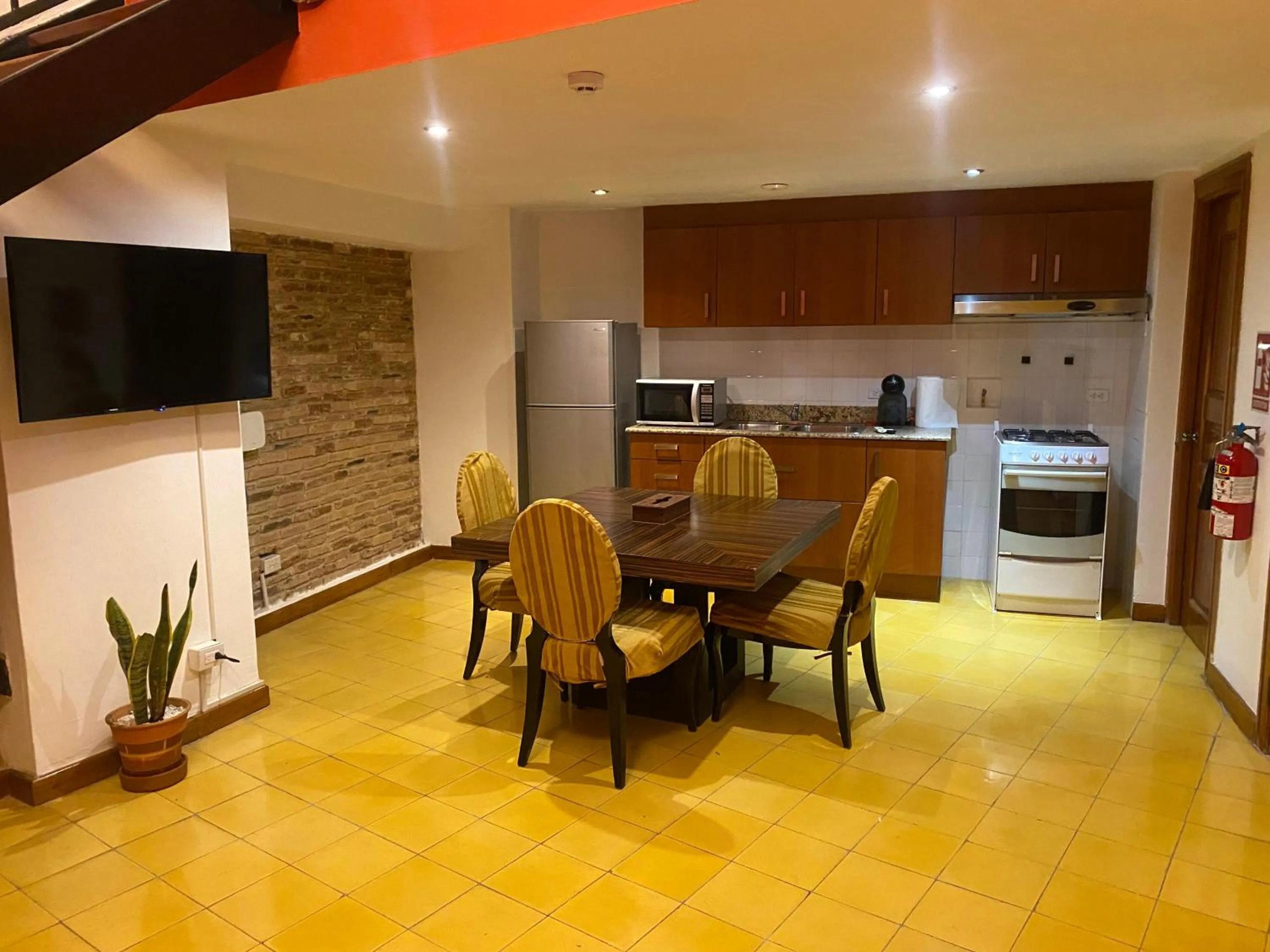 Kitchen or kitchenette in Oasis Hotel