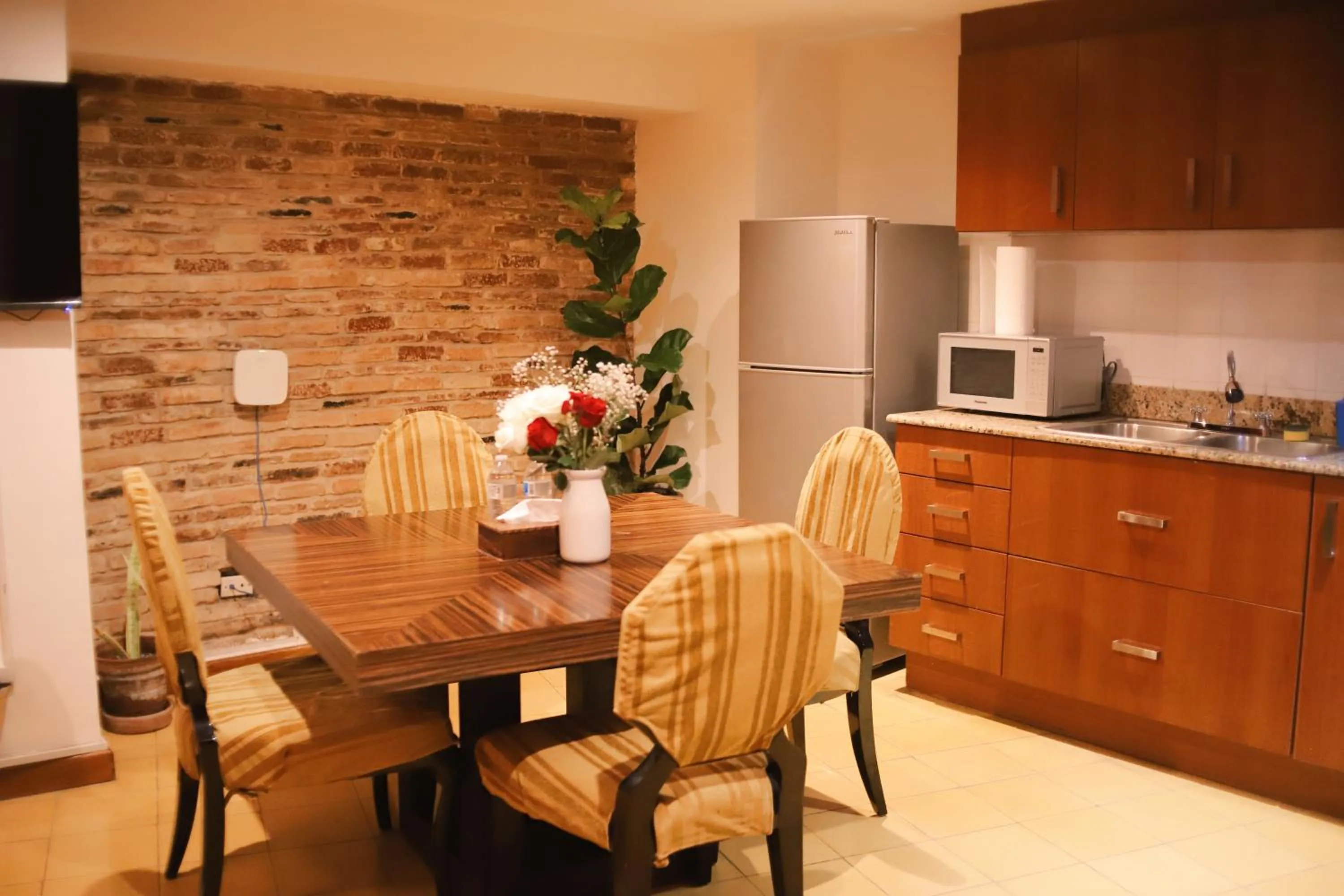 Kitchen or kitchenette in Oasis Hotel