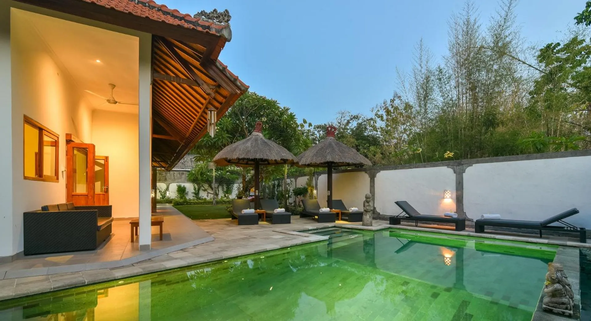 Property building in Villa Punyan