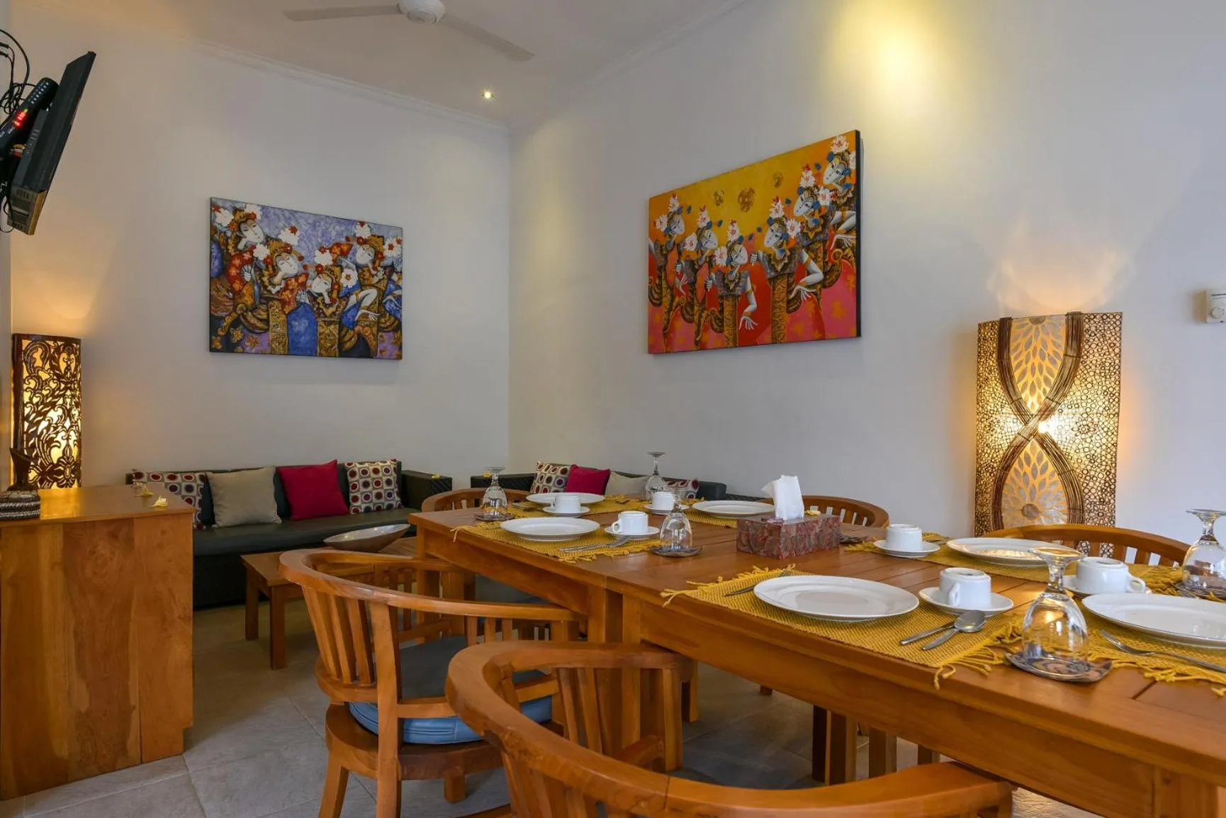Dining area in Villa Punyan