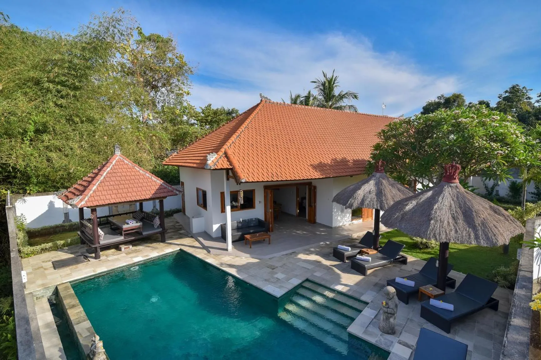 Property building in Villa Punyan