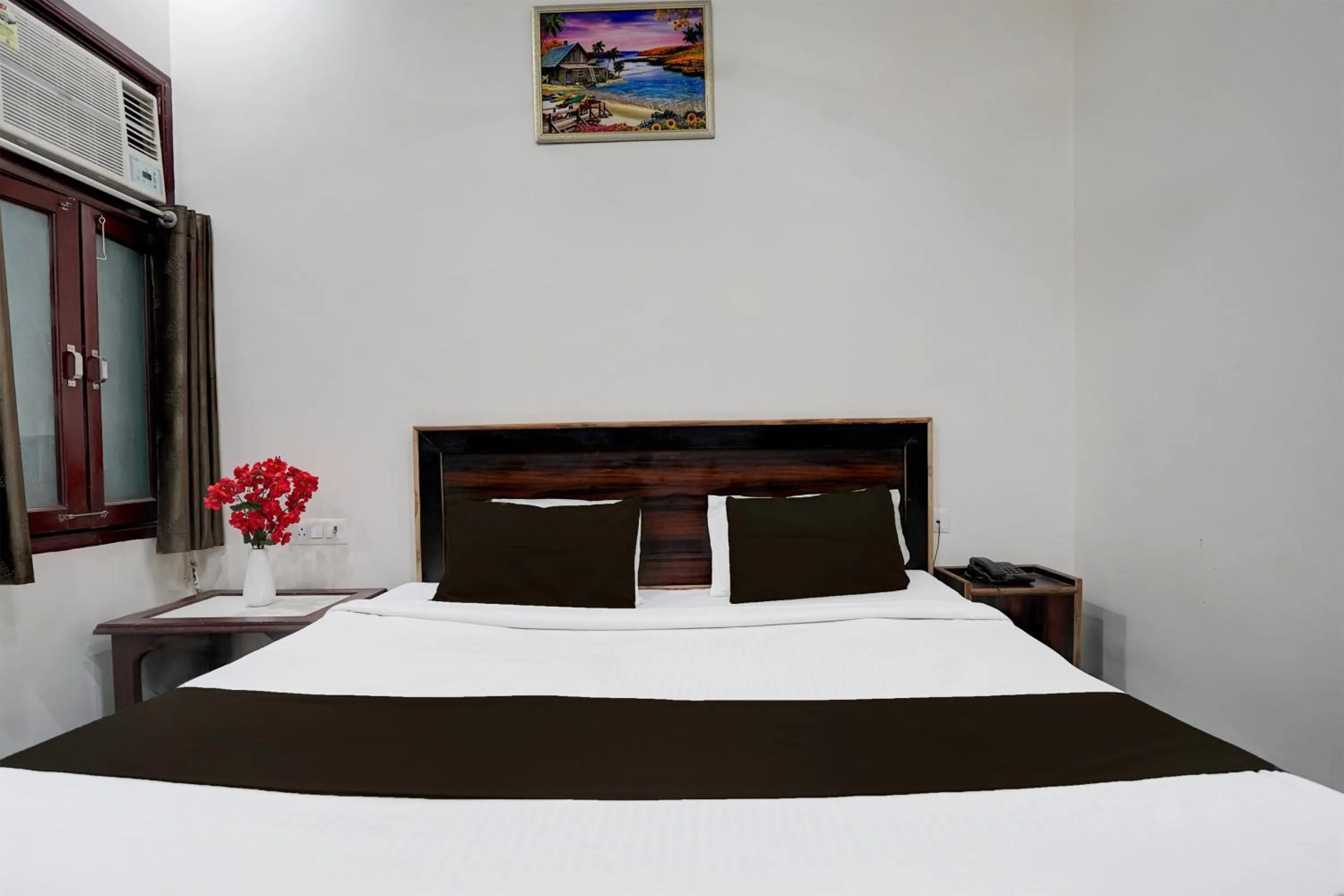 Bedroom in Hotel O Govind Nagar Near Krishan Janm Bhoomi