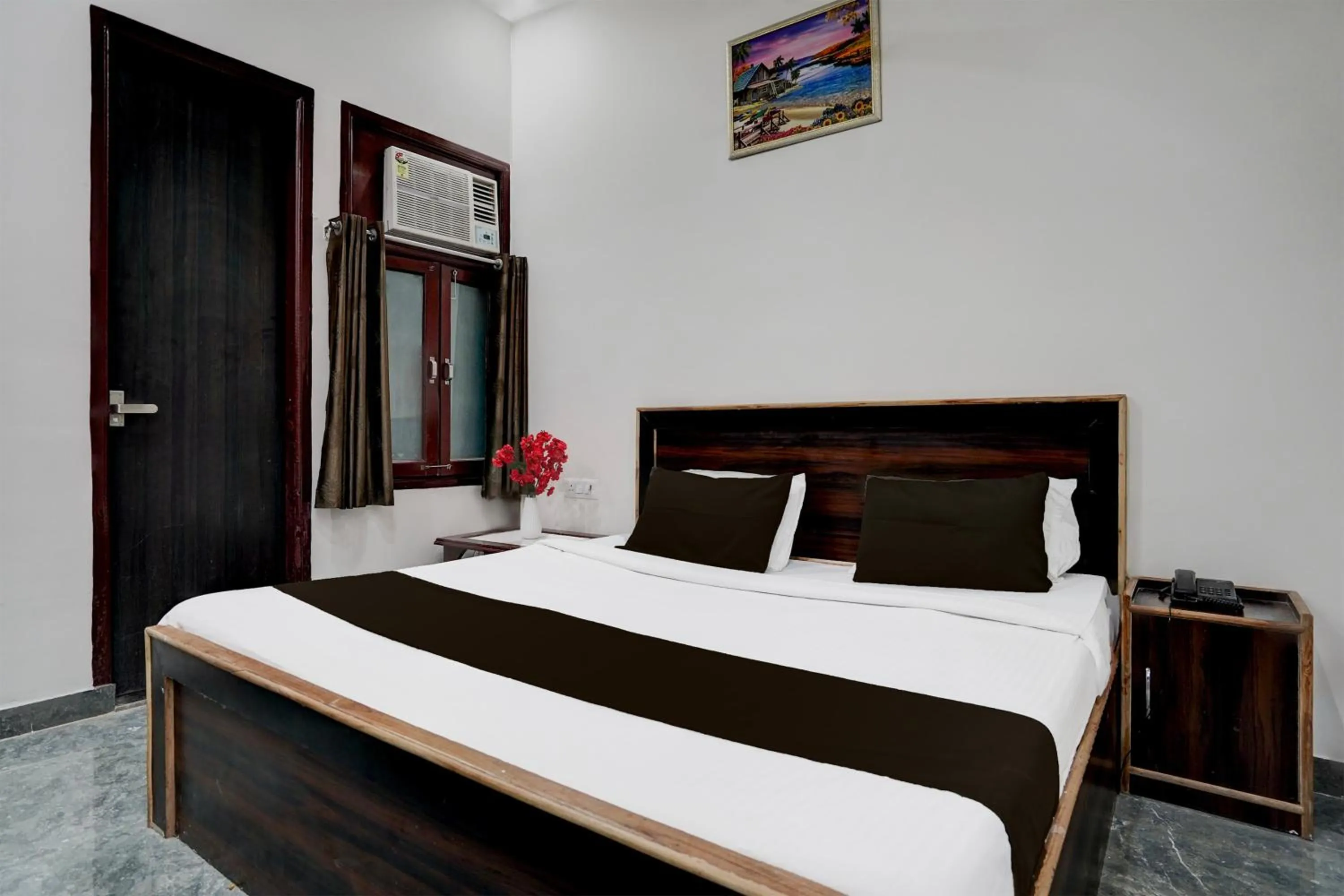 Bedroom in Hotel O Govind Nagar Near Krishan Janm Bhoomi