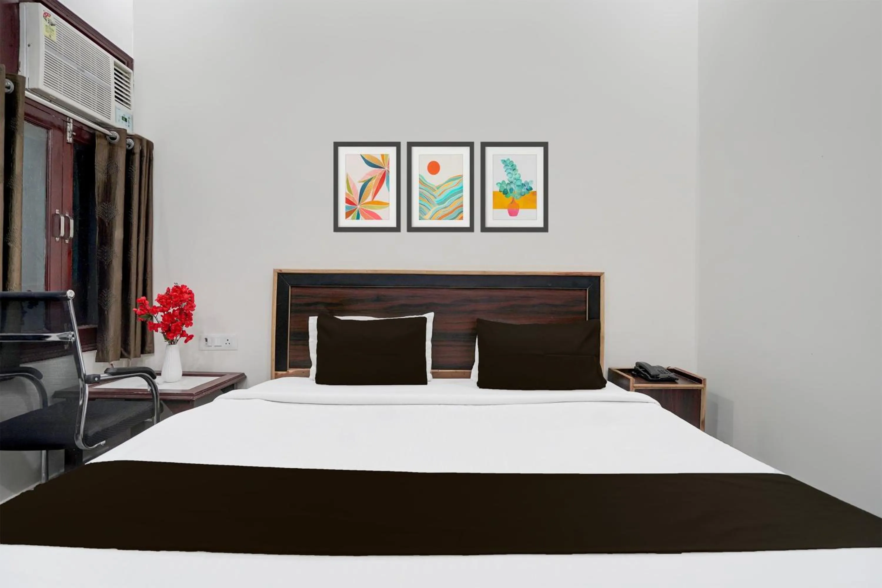 Bedroom in Hotel O Govind Nagar Near Krishan Janm Bhoomi