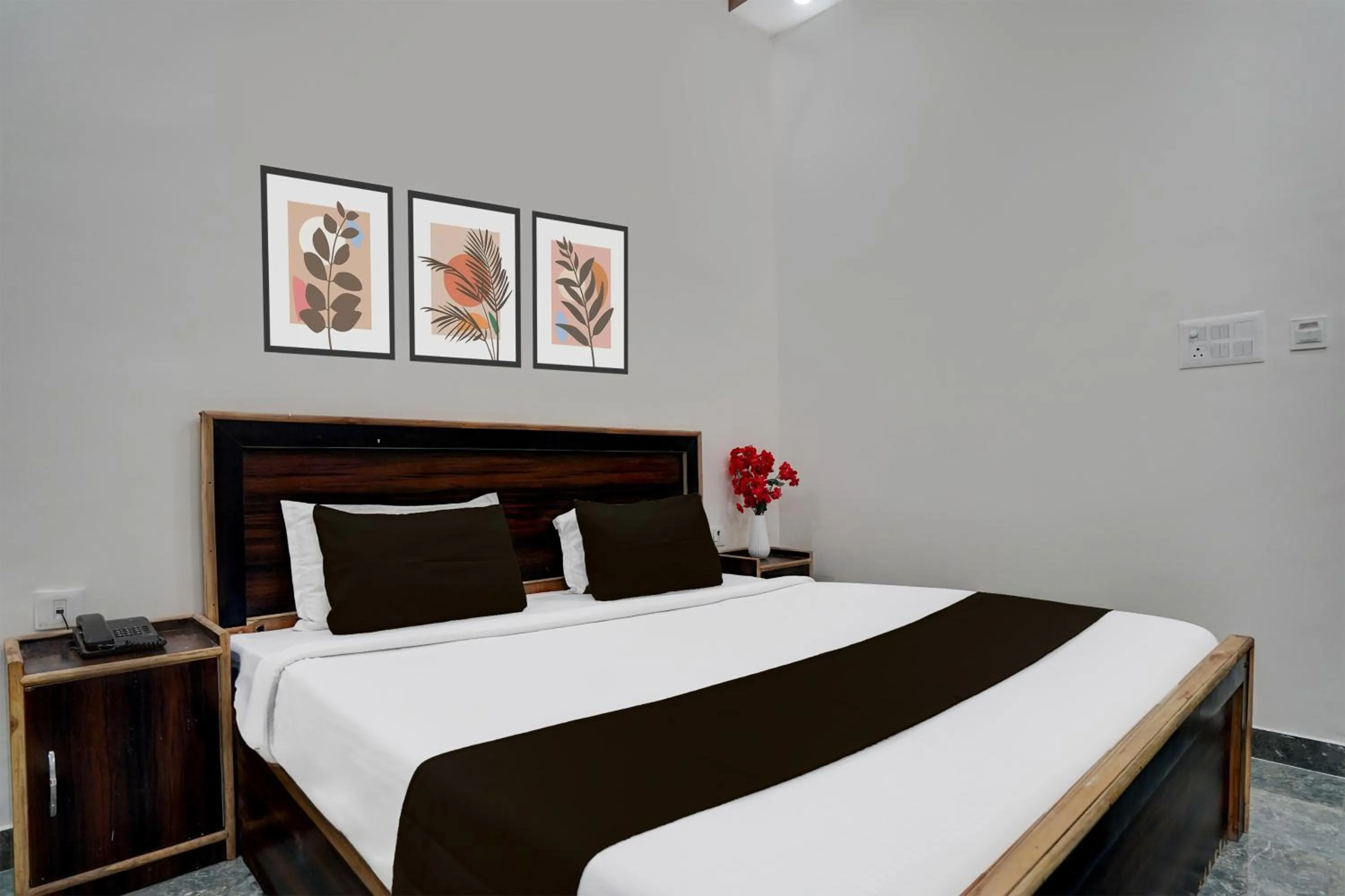 Bedroom in Hotel O Govind Nagar Near Krishan Janm Bhoomi