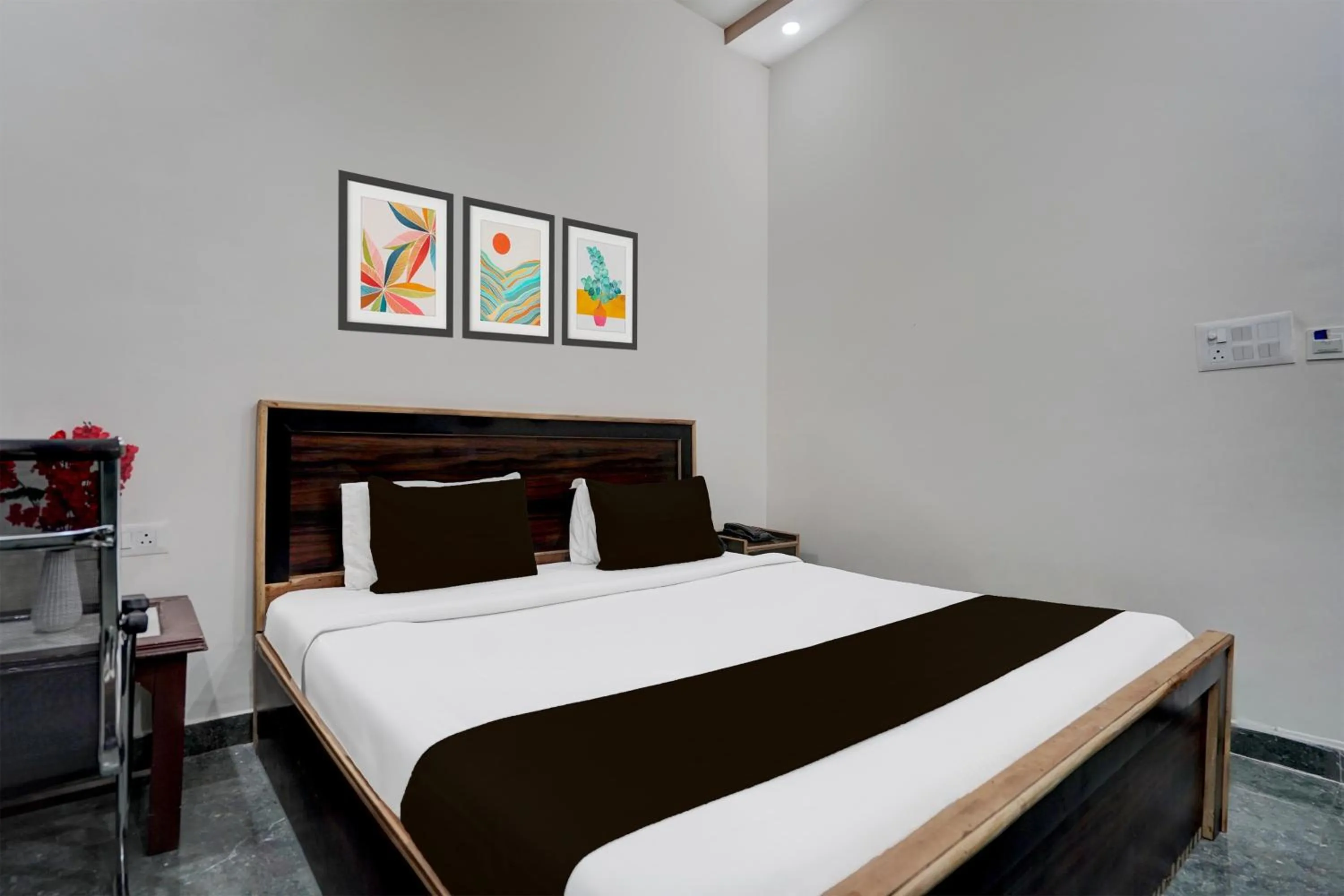 Bedroom in Hotel O Govind Nagar Near Krishan Janm Bhoomi