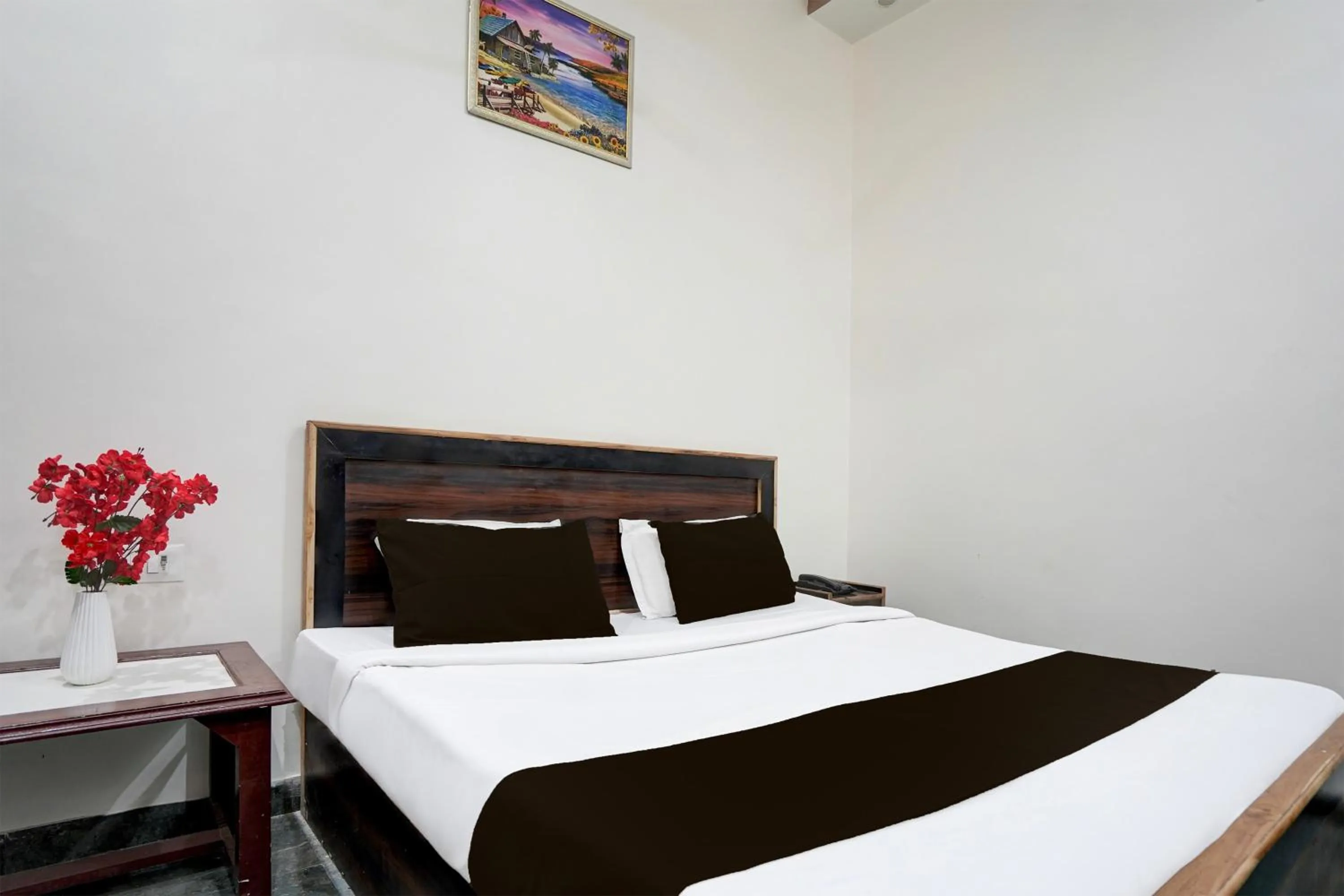 Bedroom in Hotel O Govind Nagar Near Krishan Janm Bhoomi