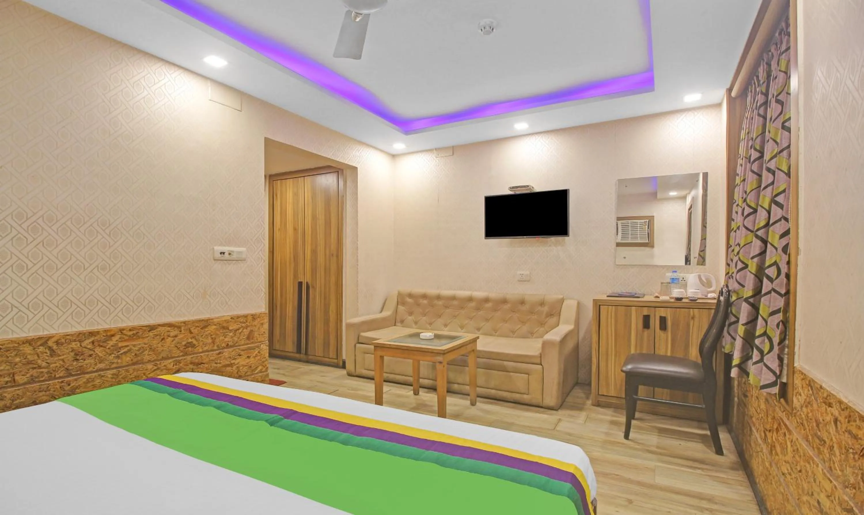 TV and multimedia, Bed in Treebo Mangalam, Bhawanipur