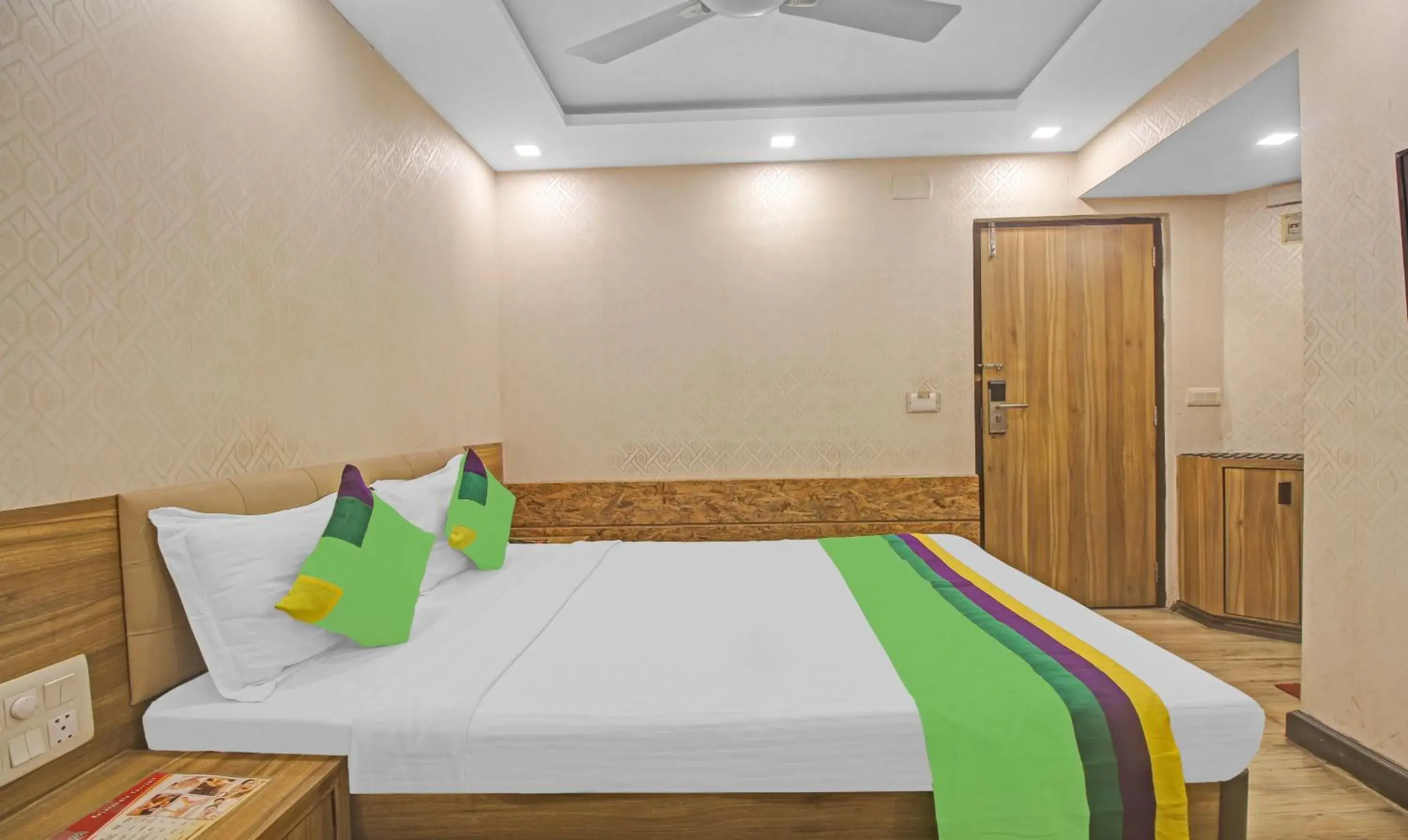 Bedroom, Bed in Treebo Mangalam Bedroom, Bed in Treebo Mangalam